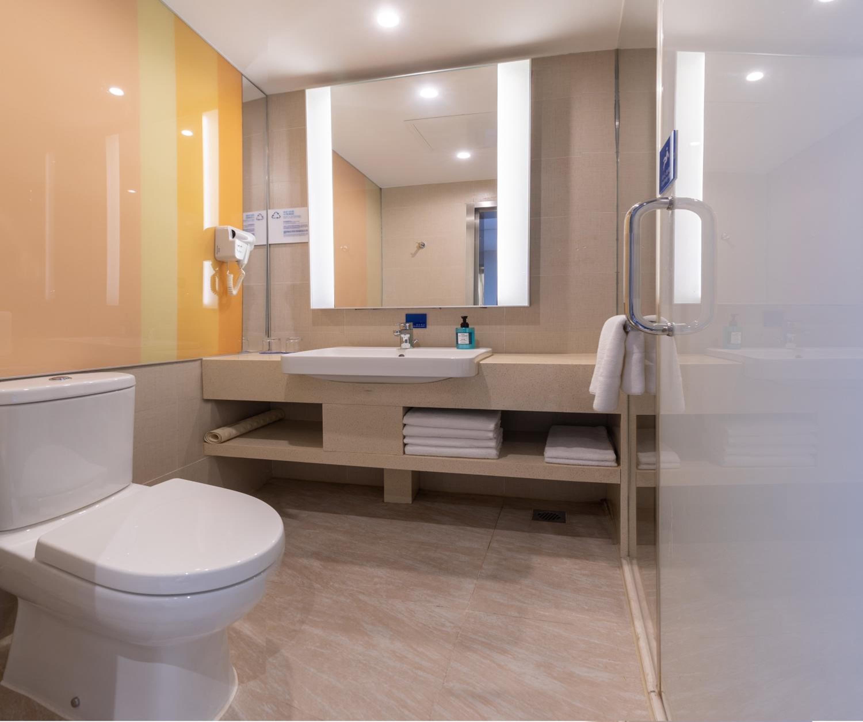 Standard Twin Room with Extra Floor Space photo 3