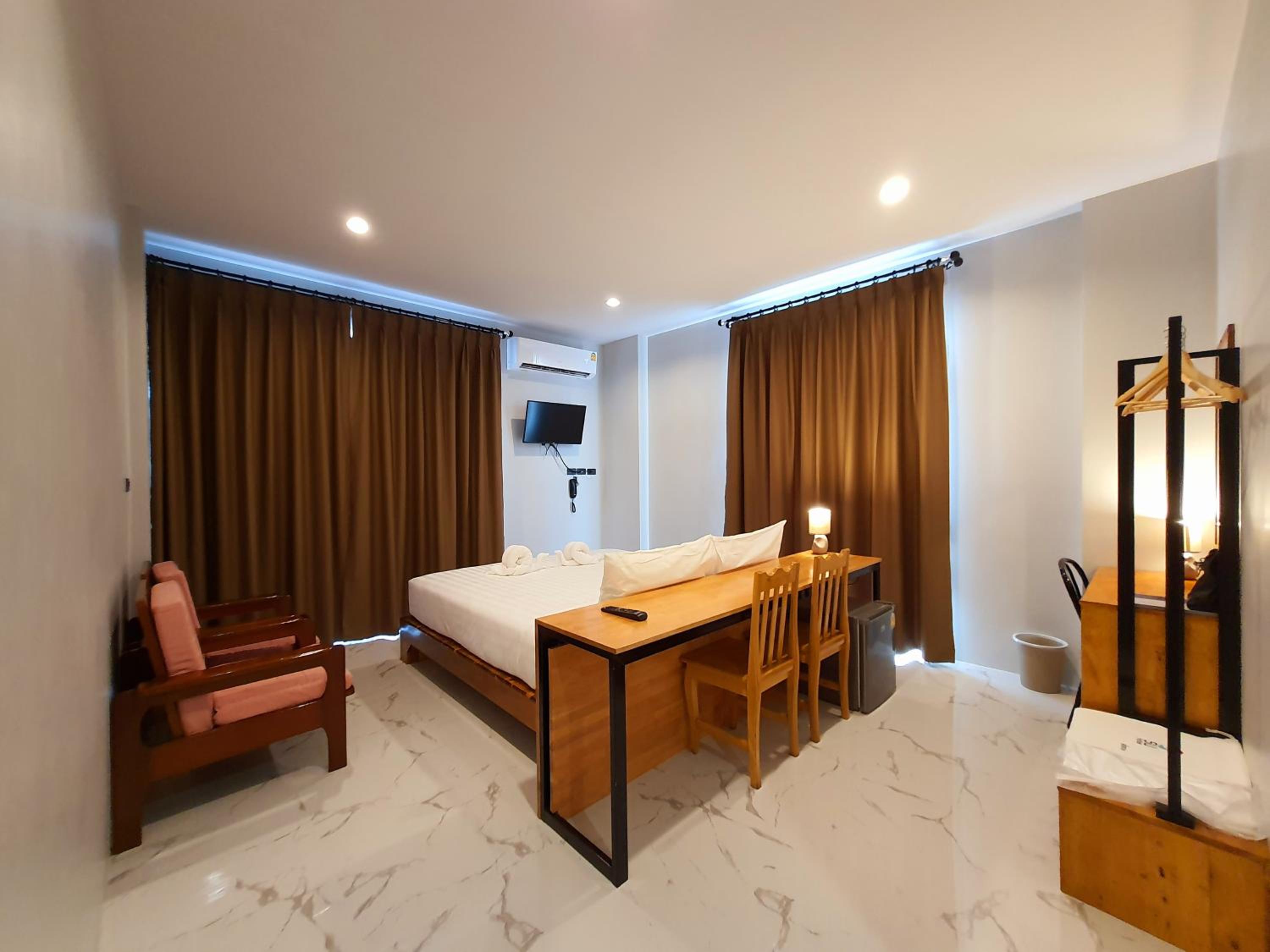 Deluxe King Room photo 2
