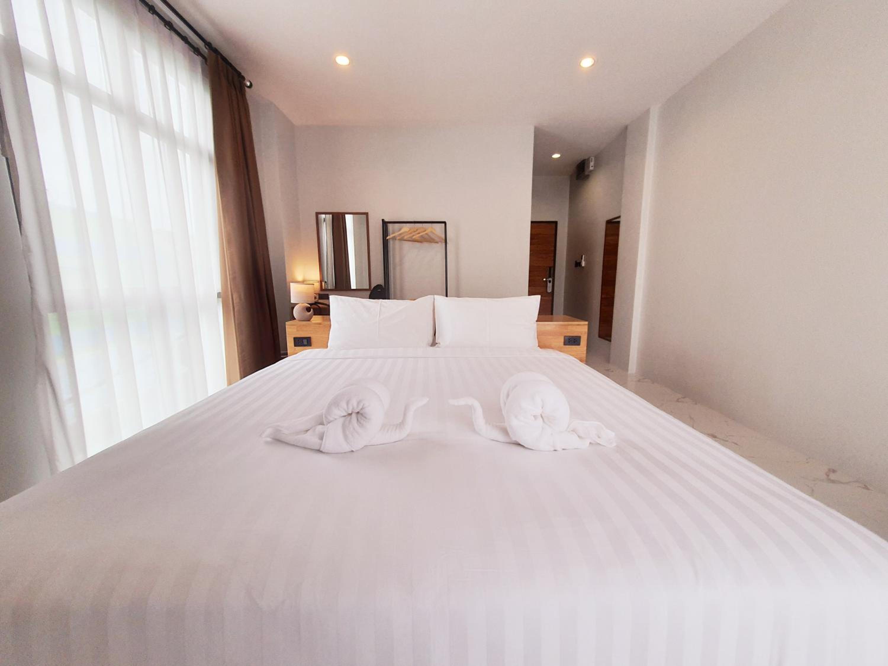 Deluxe King Room photo 3