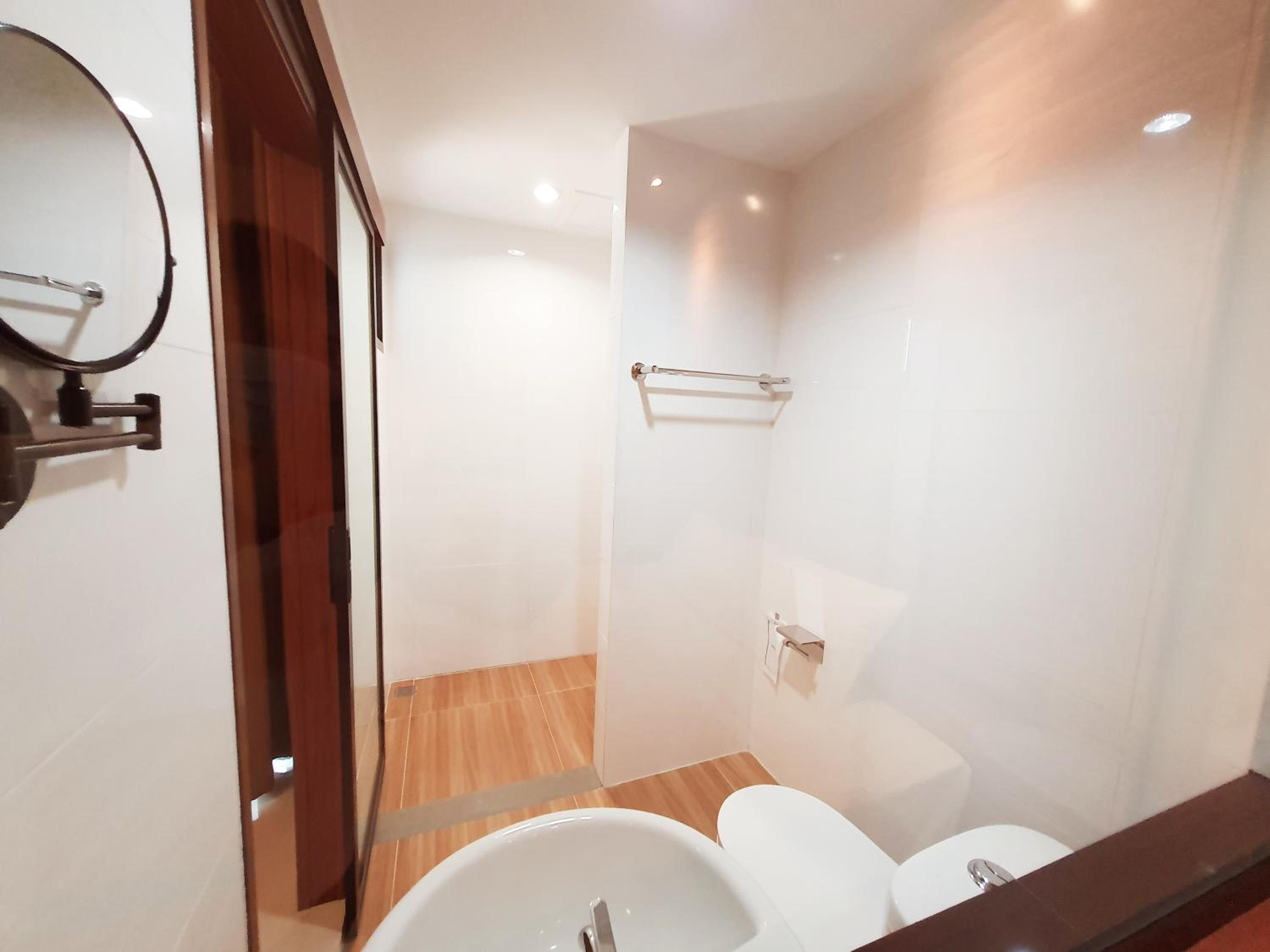 Standard King Room - Photo 2