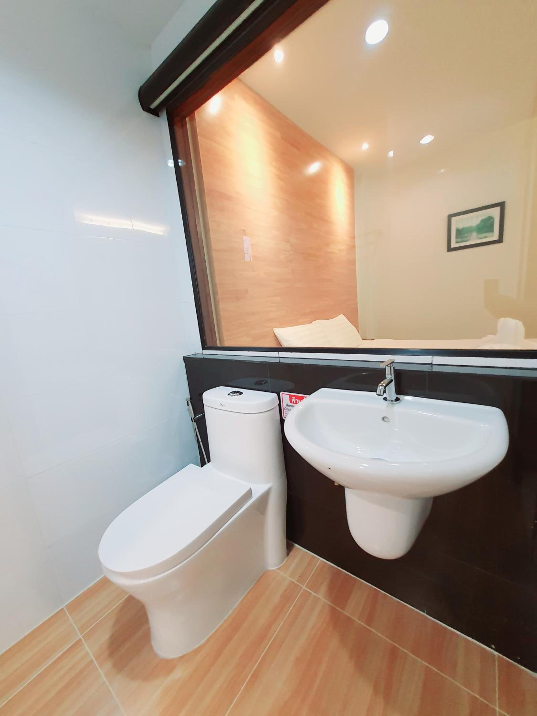 Standard King Room - Photo 3