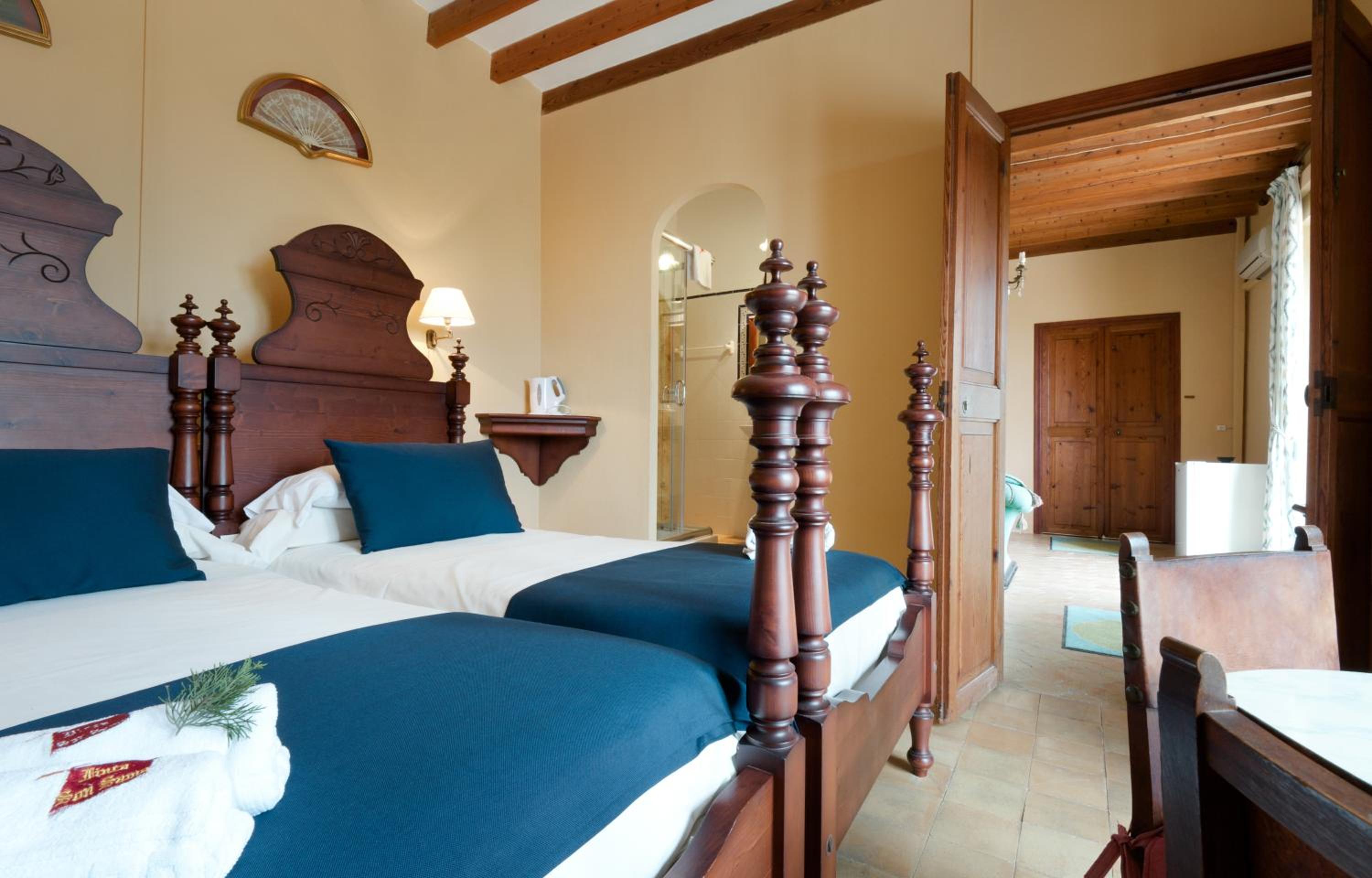 Standard Twin Room with Garden View photo 3