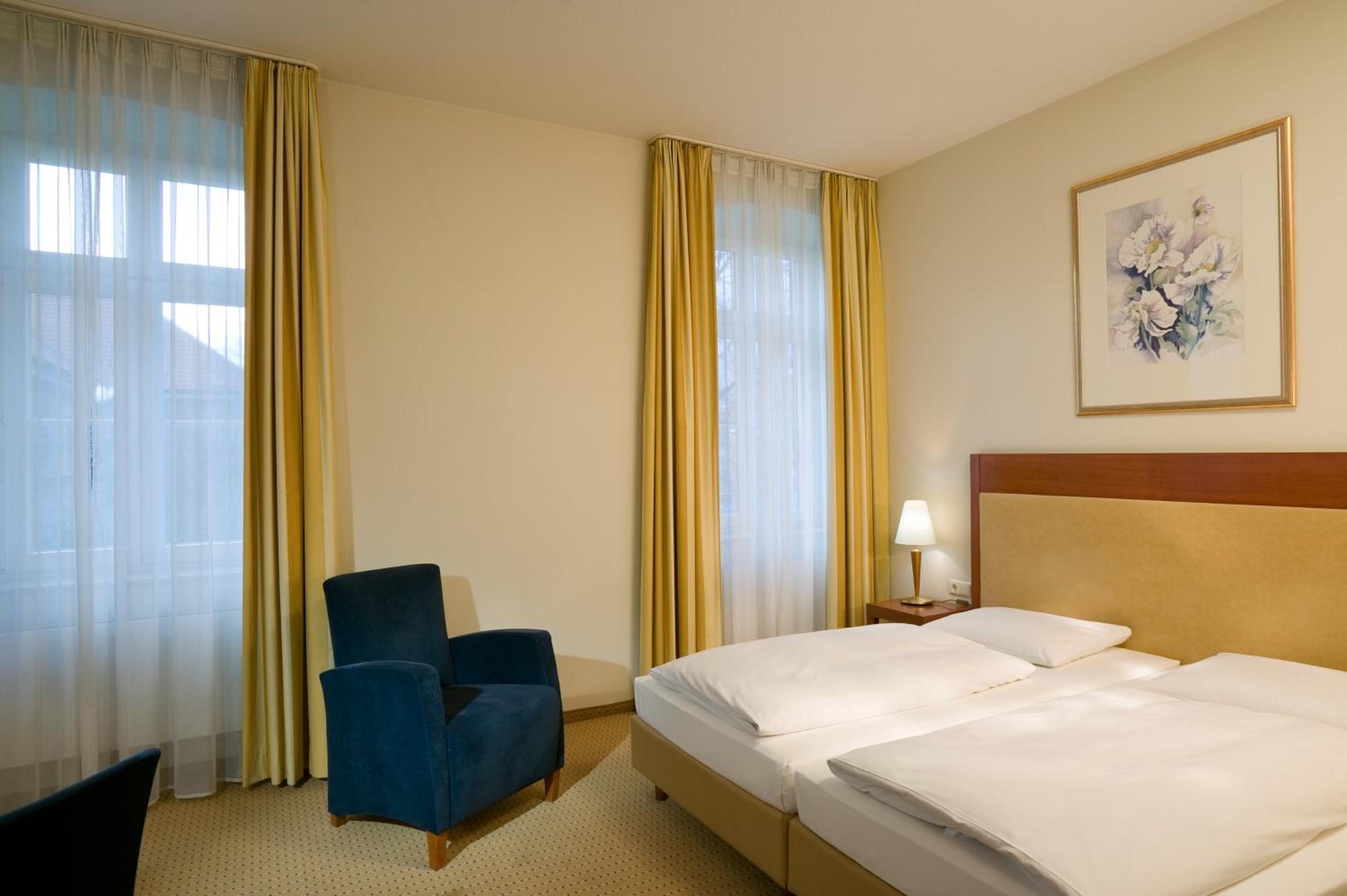 Standard One Double Bed - Photo 3