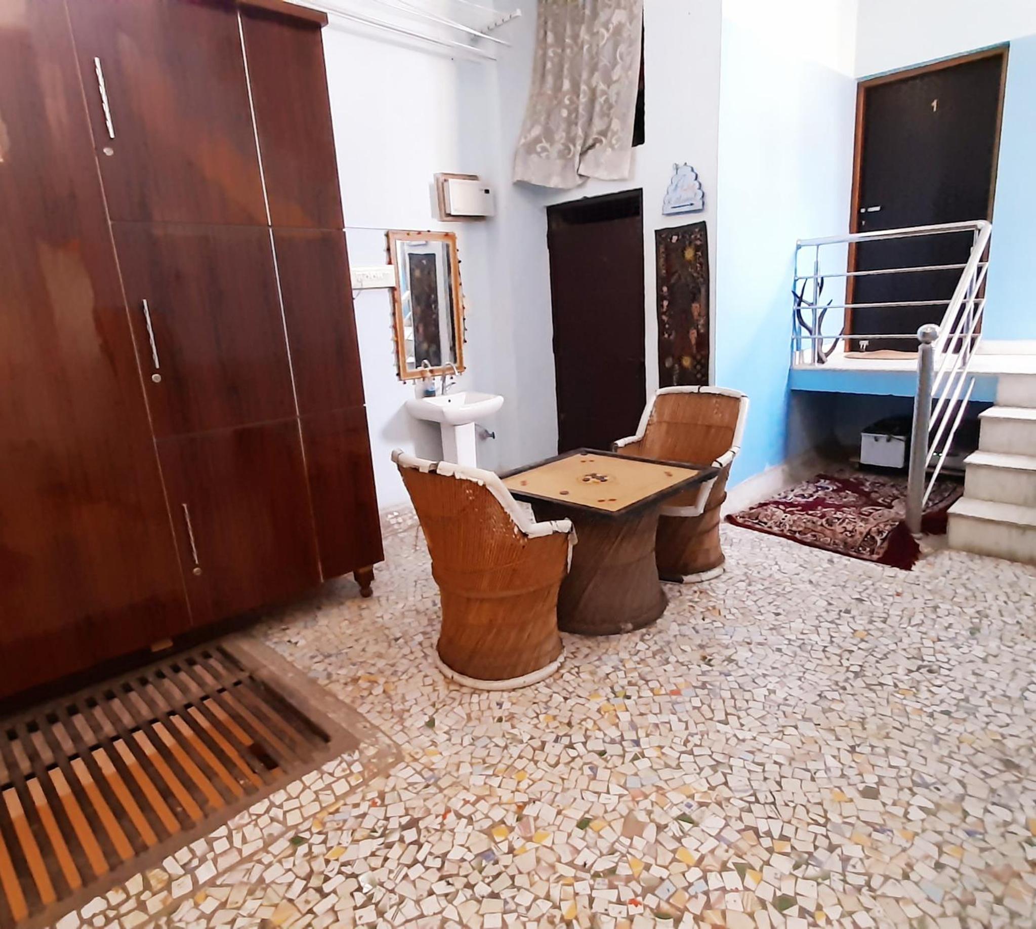 Double or Twin Room with Bathroom - Photo 1