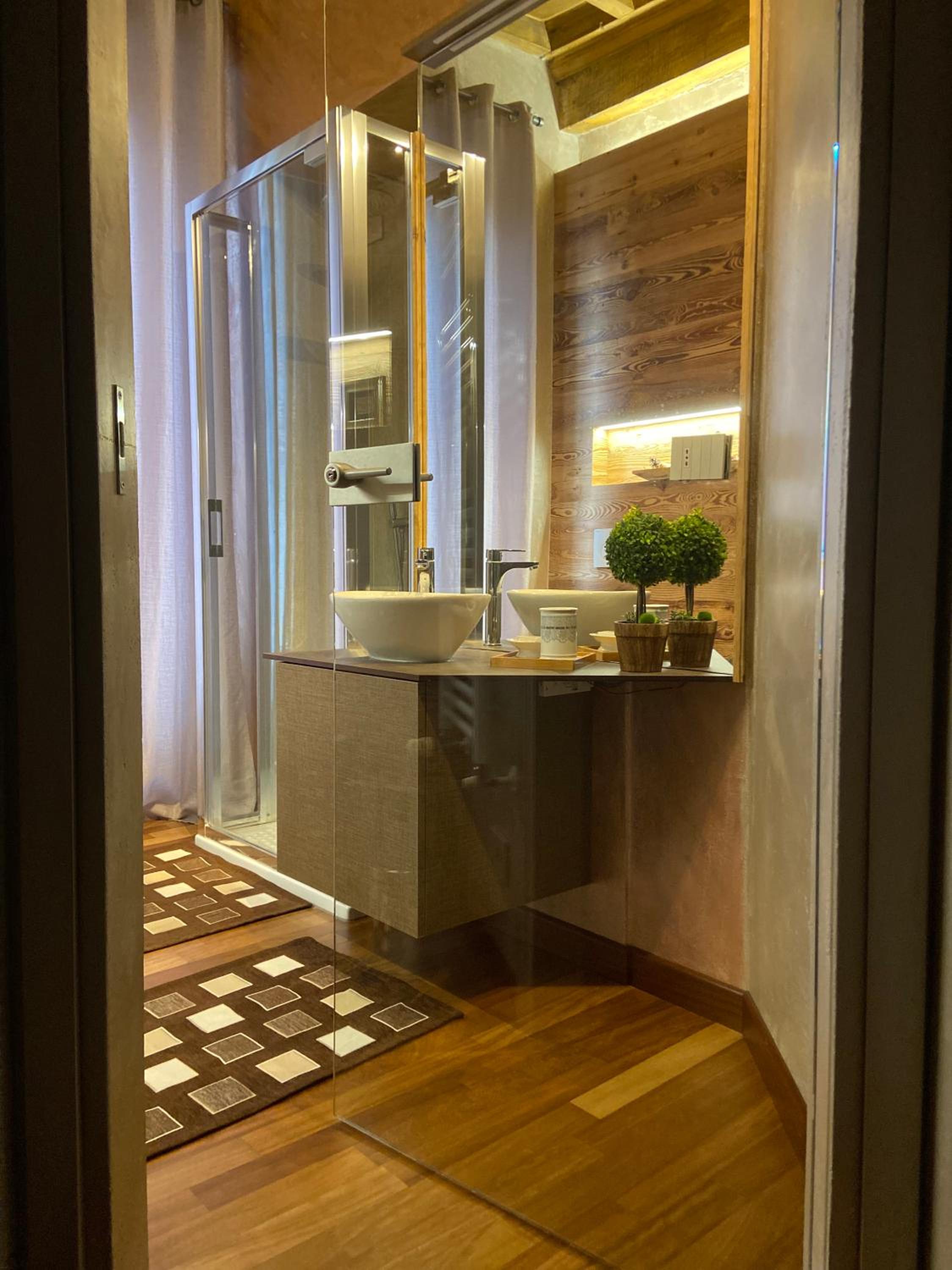 Deluxe Double Room with Shower photo 3