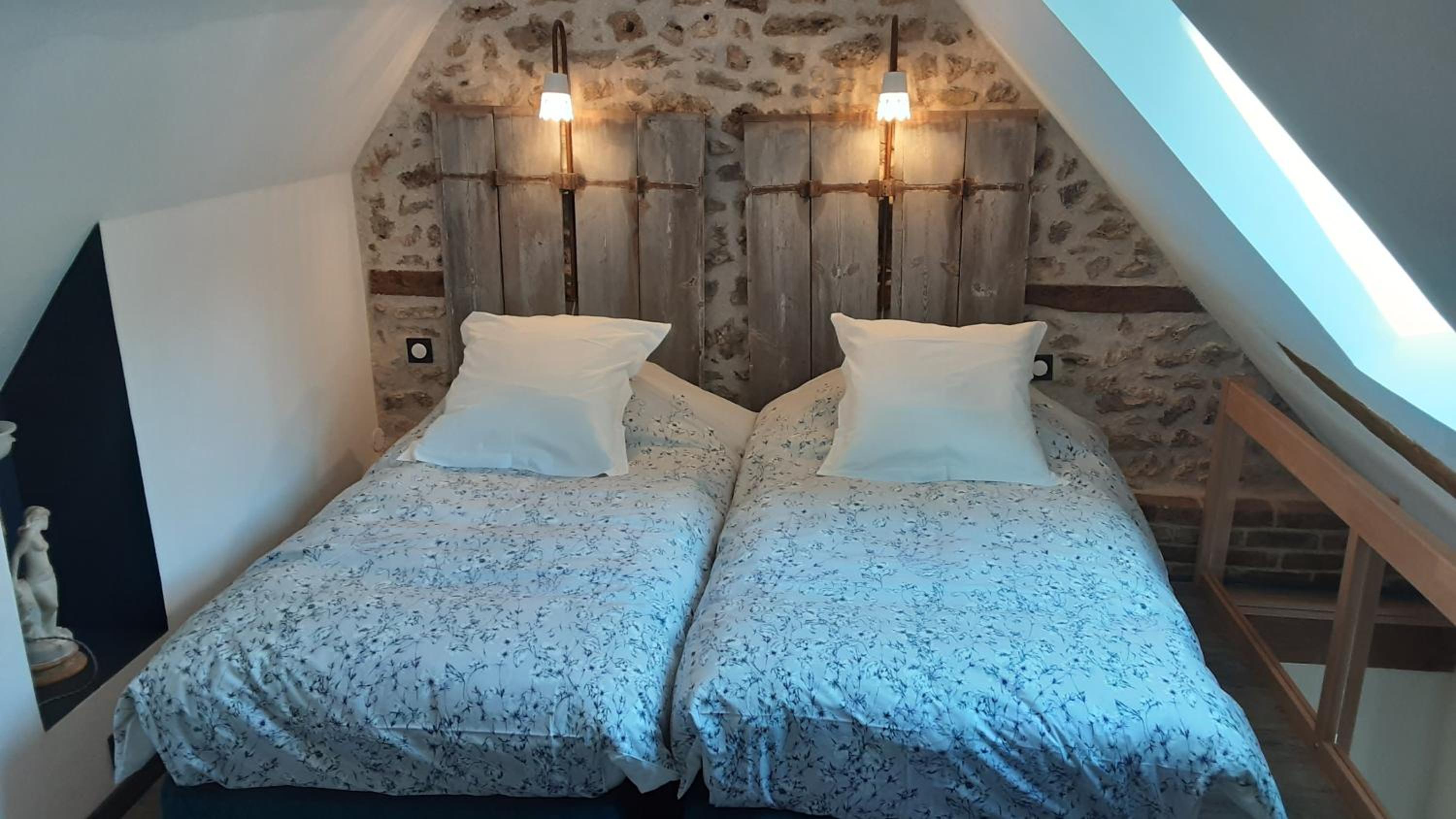 Deluxe Double Room with Two Double Beds - Photo 5