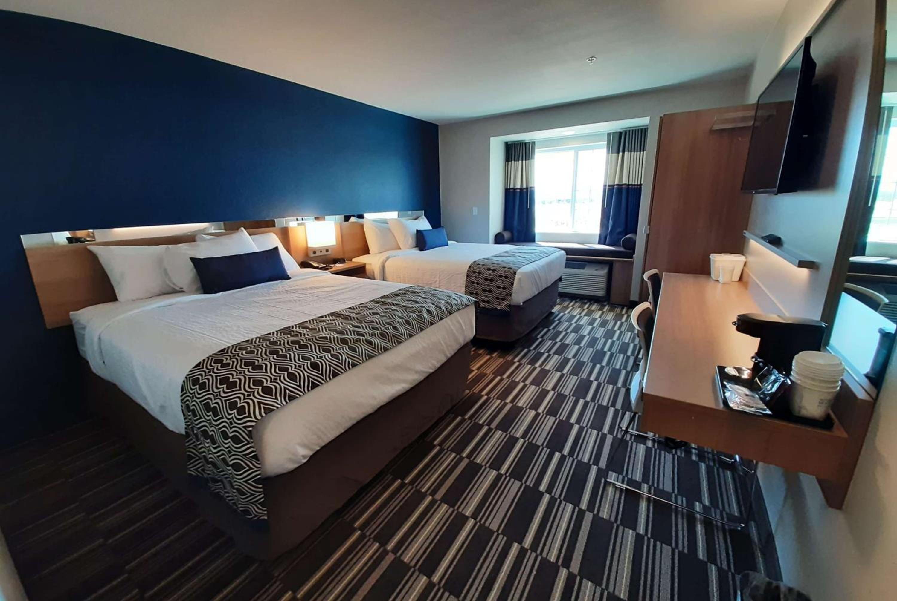 Double Room With Two Queen Beds and West View  - Non-Smoking  - Photo 1