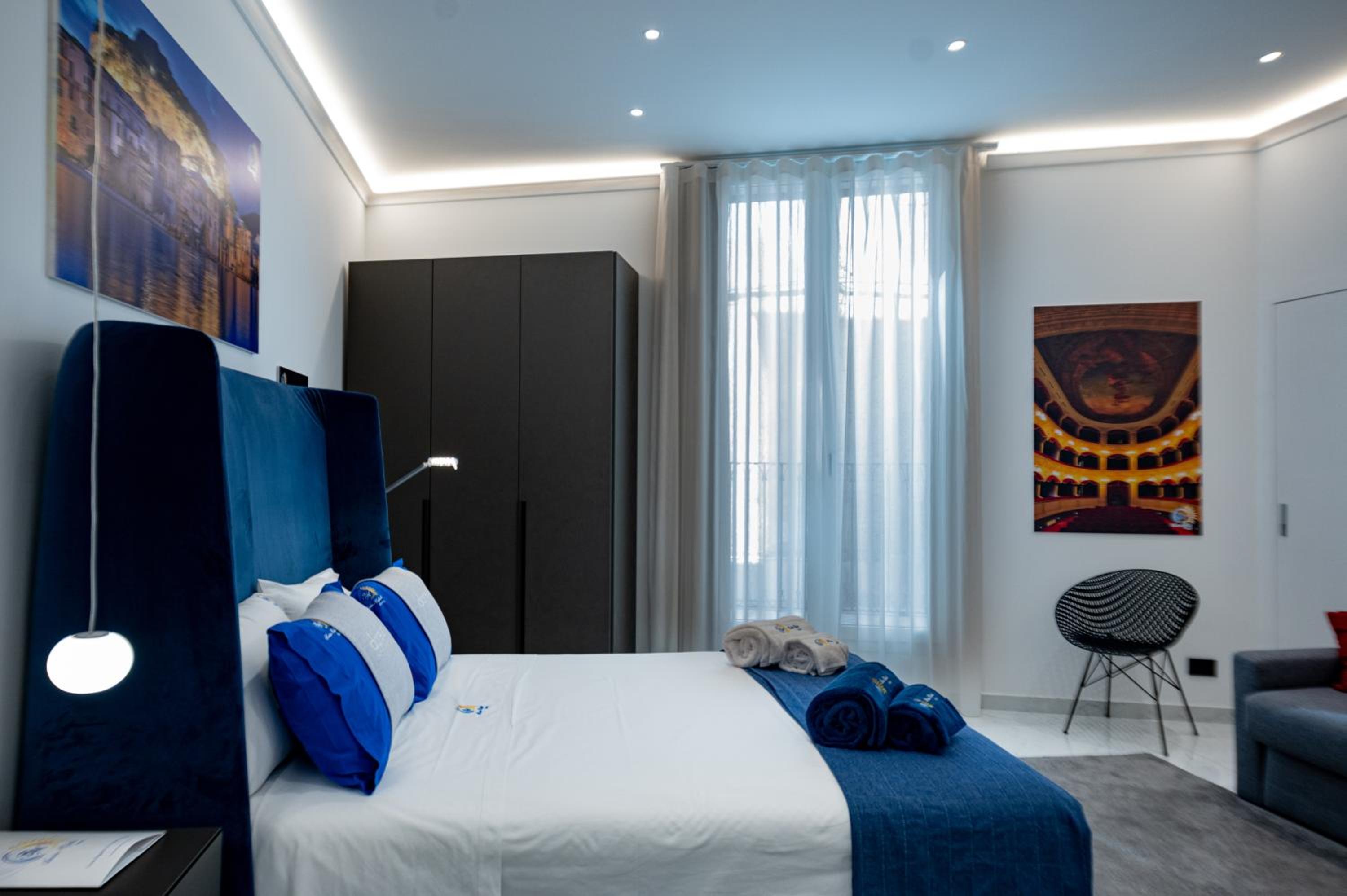 Family Suite with Balcony - Photo 26