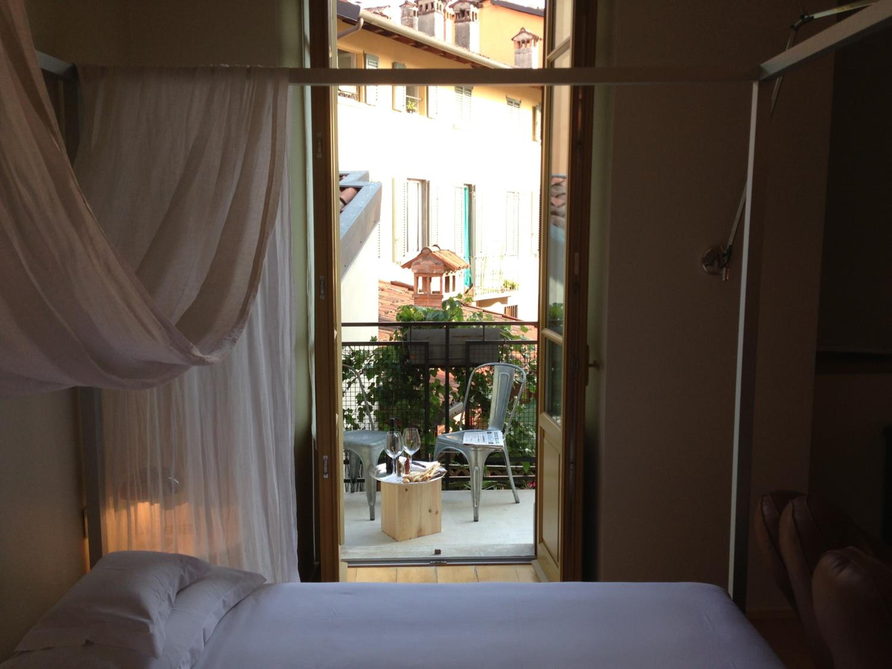 Studio with Balcony - Photo 8