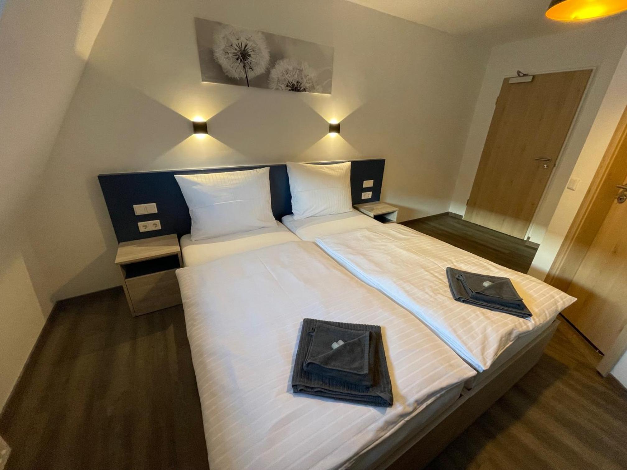 Double or Twin Room - Photo 9