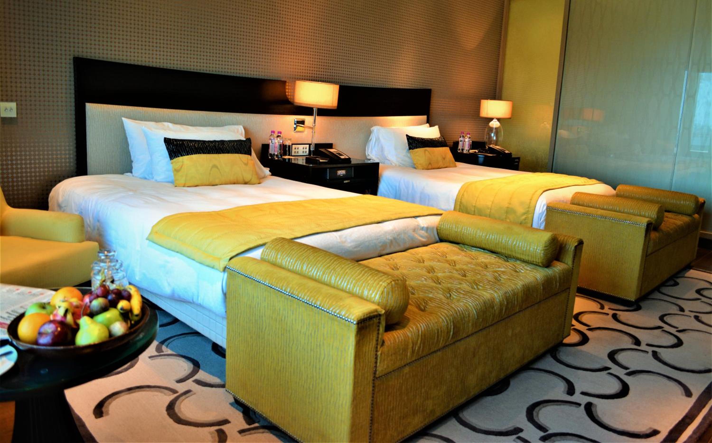 Luxury Room City View Twin Bed with Bathtub