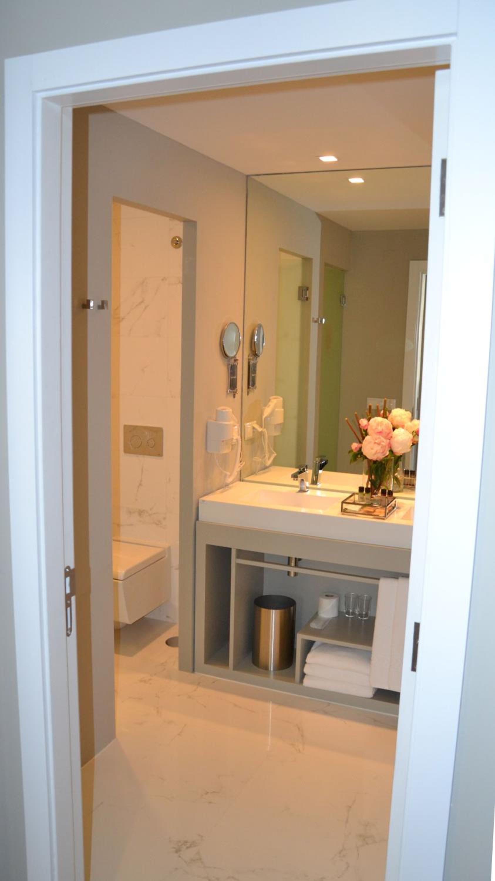 Double or Twin Room - Photo 3