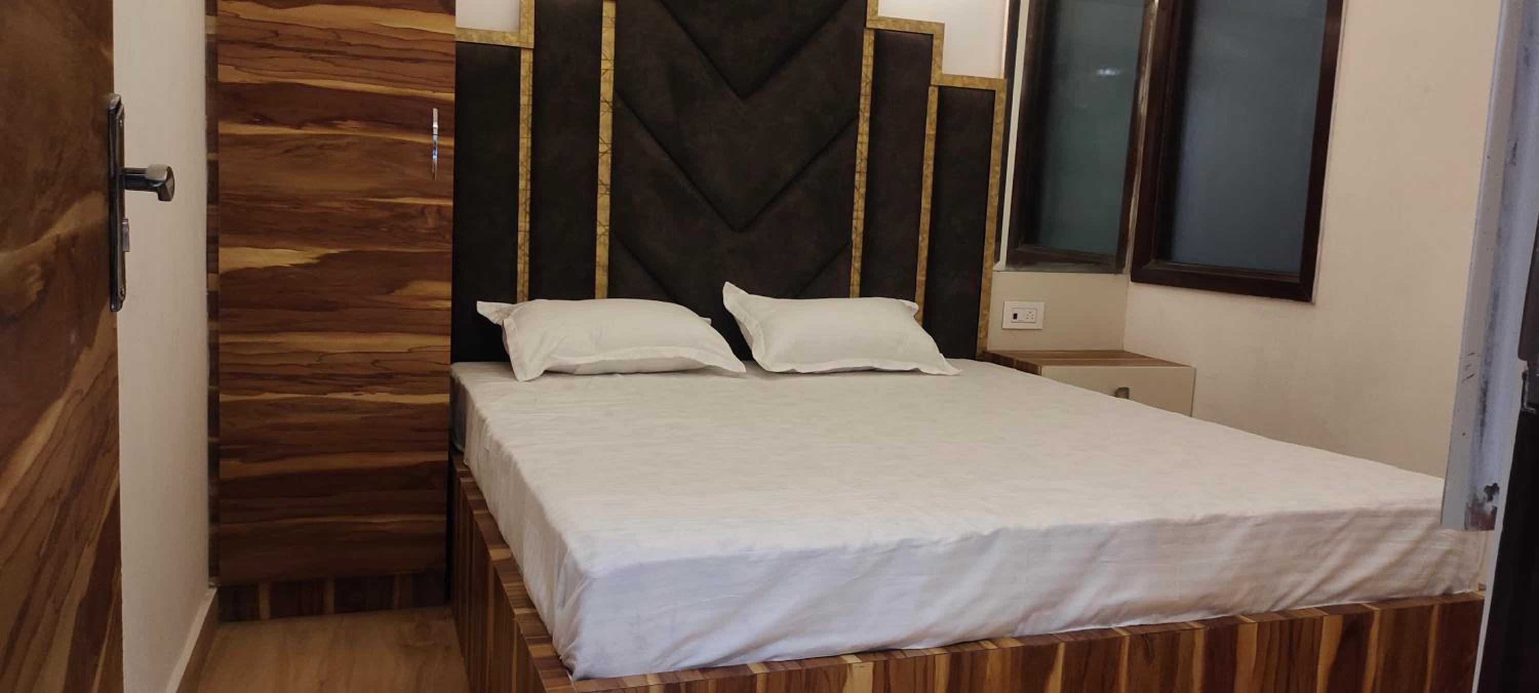 Deluxe Room (2 Adults + 1 Child)
