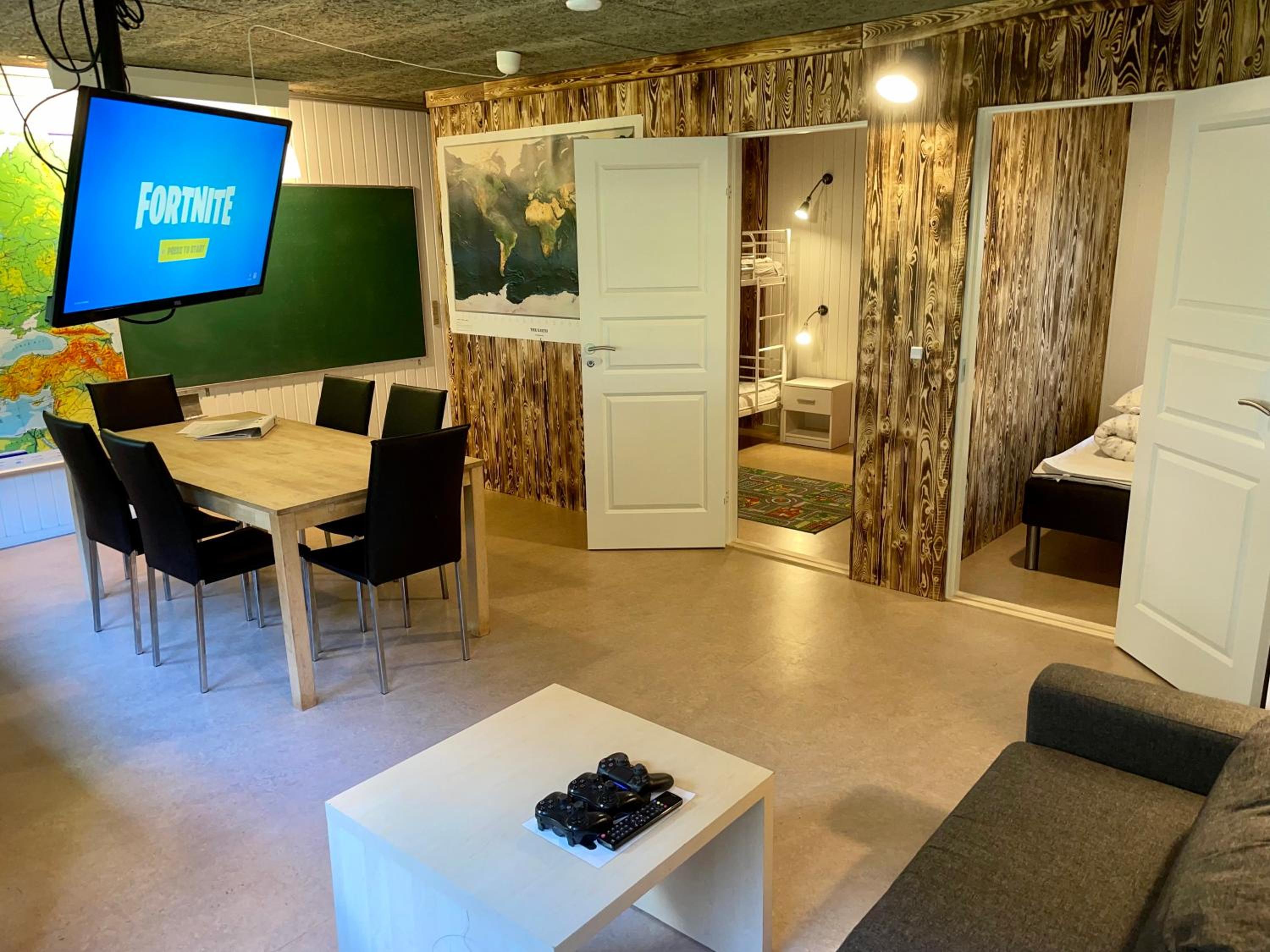 Two-Bedroom Apartment with Kitchen and shared Bathroom