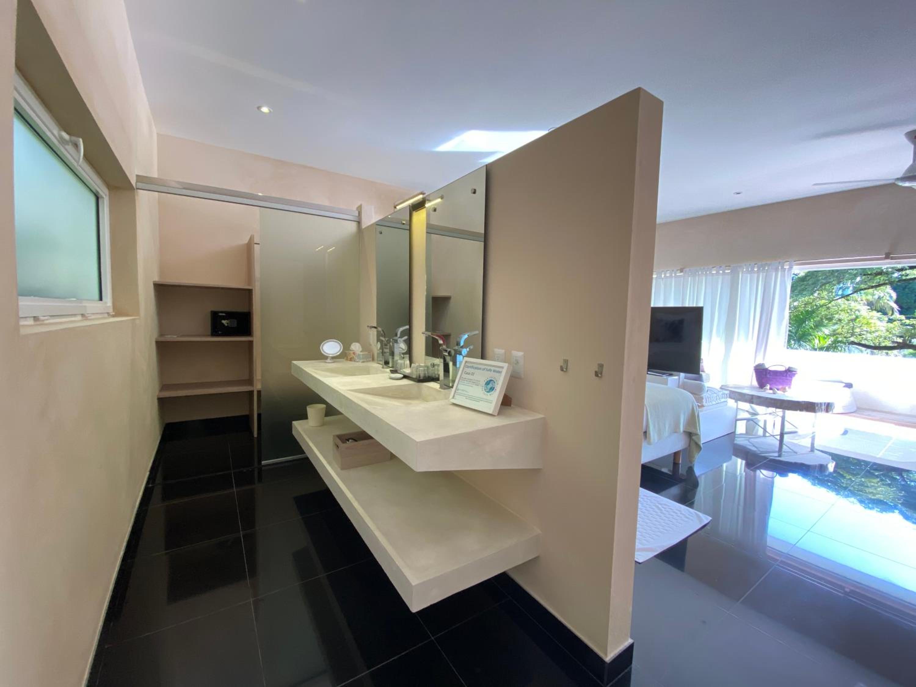Deluxe Suite photo 2