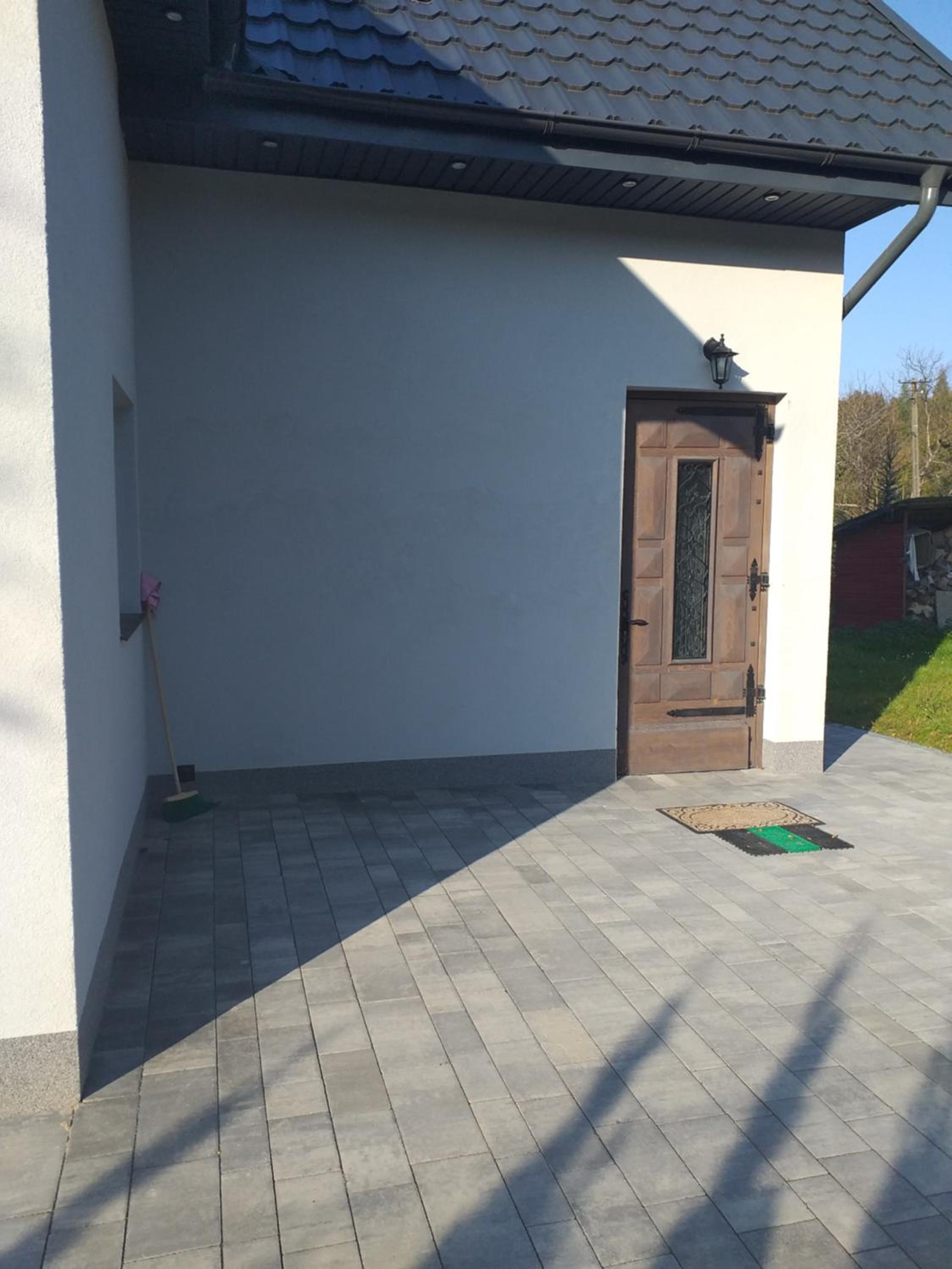 Five-Bedroom House - Photo 4