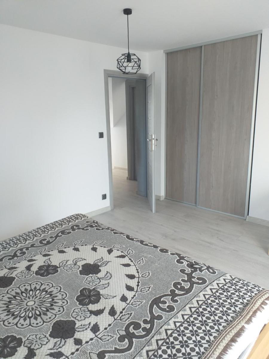 Five-Bedroom House - Photo 11