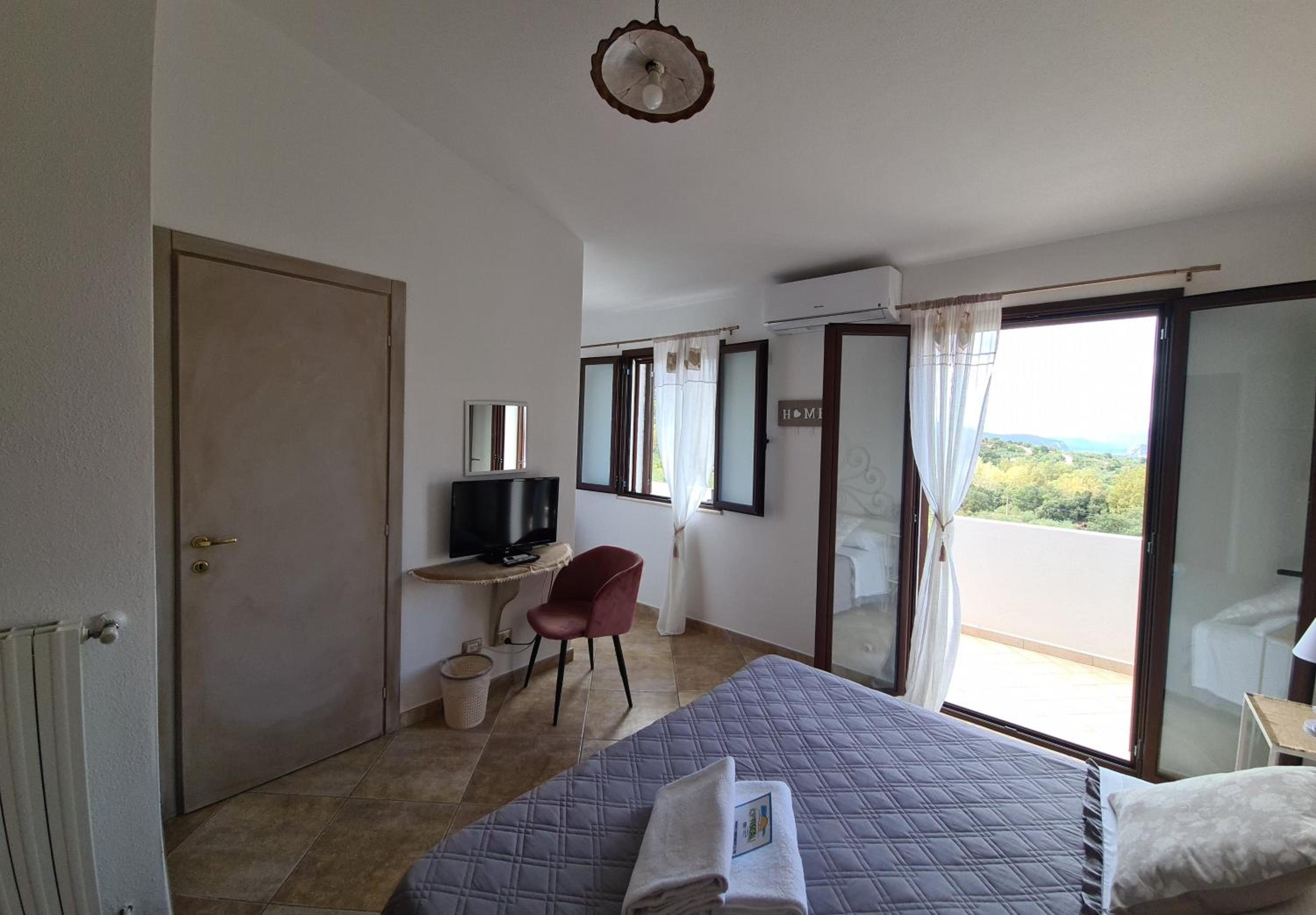 Double Room with Mountain View - Photo 8