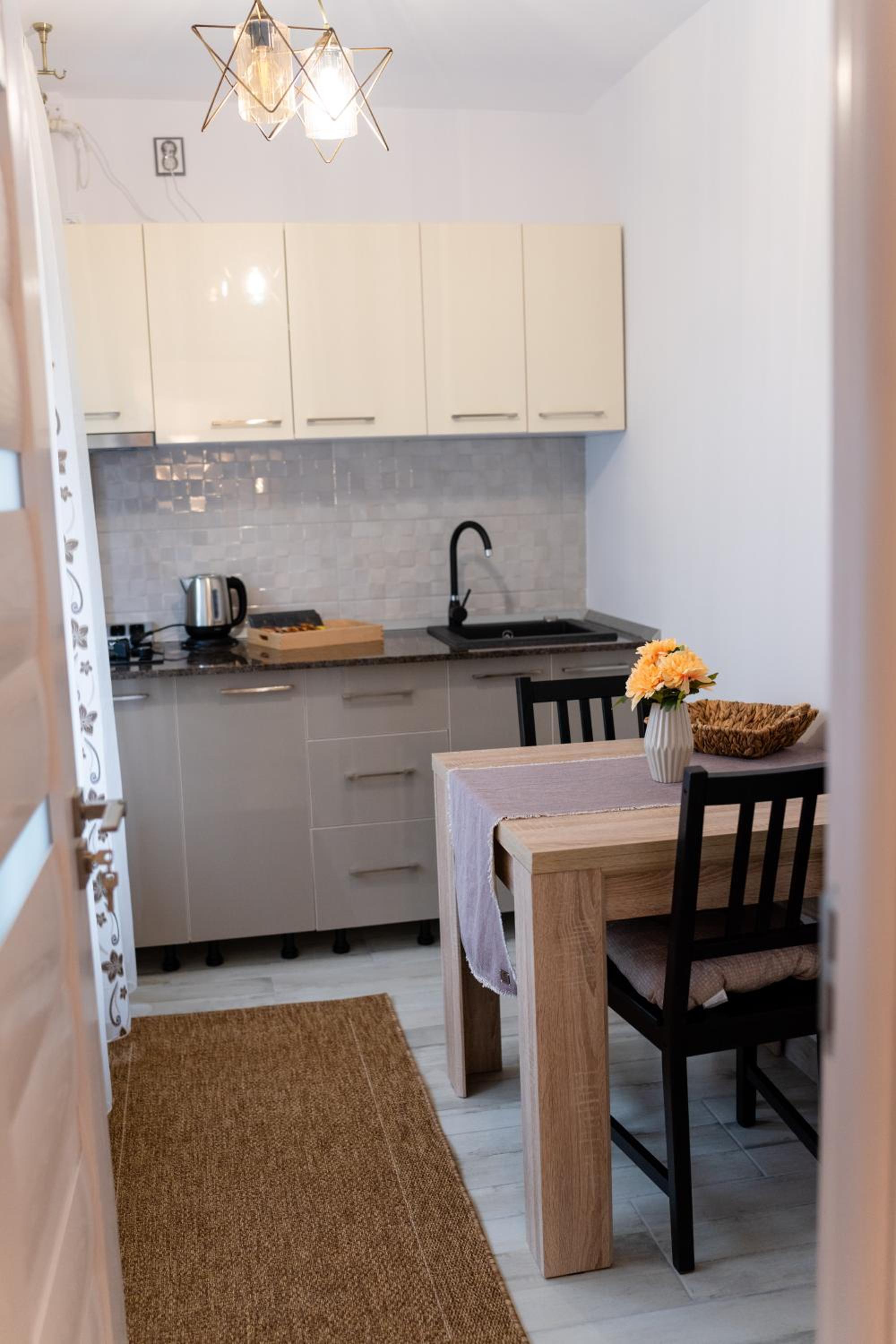 One-Bedroom Apartment - Photo 29