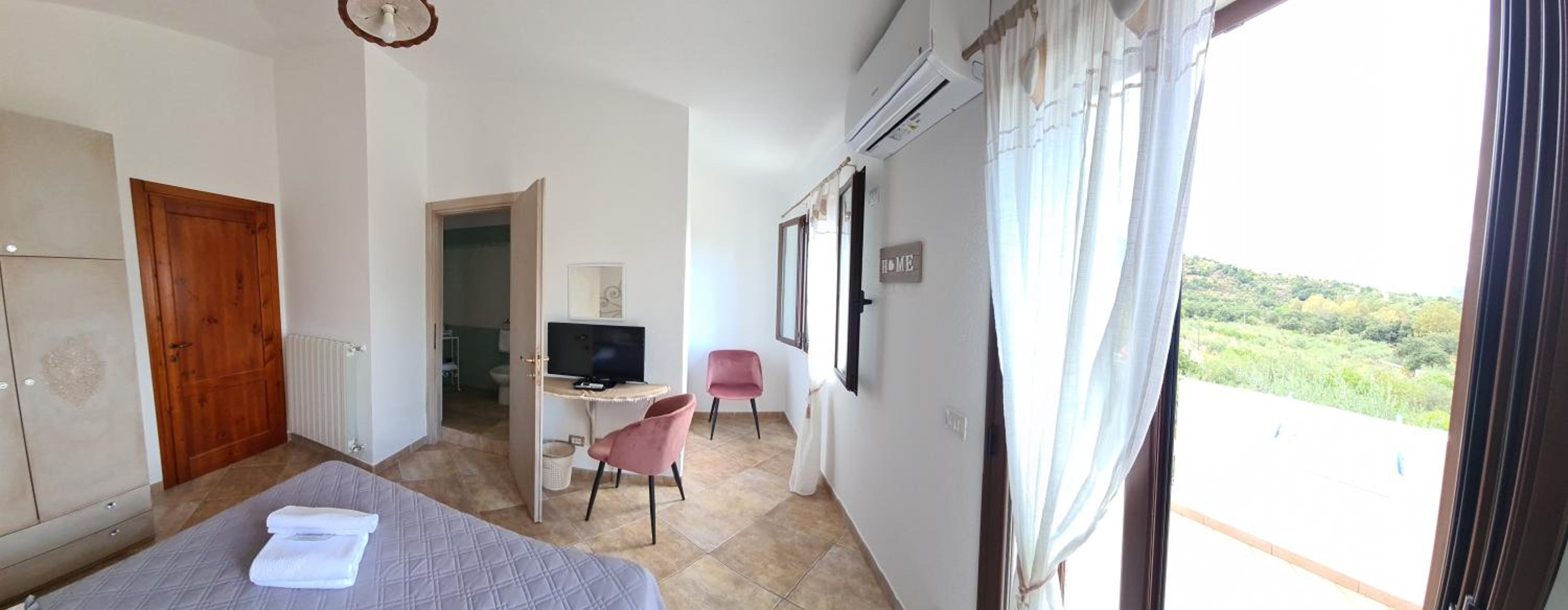 Double Room with Mountain View - Photo 9