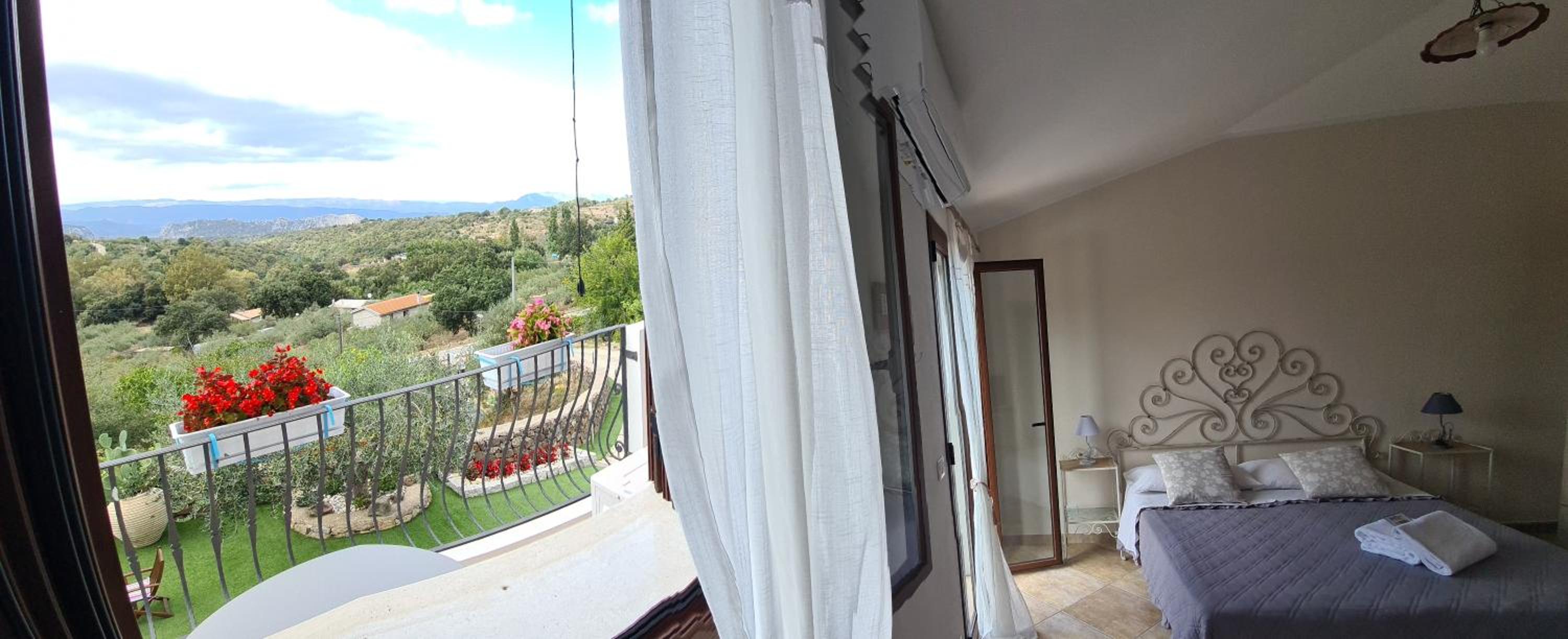 Double Room with Mountain View - Photo 10