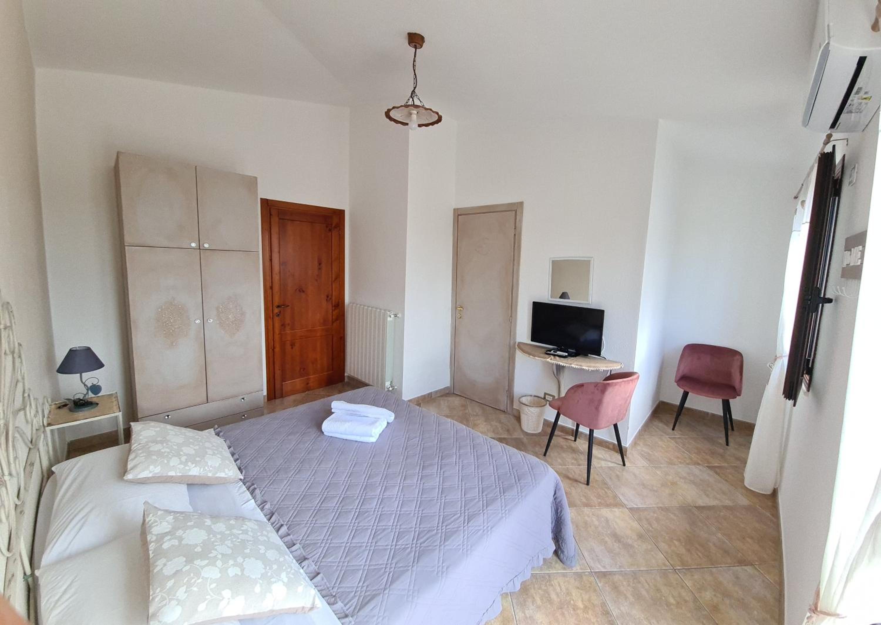 Double Room with Mountain View - Photo 2