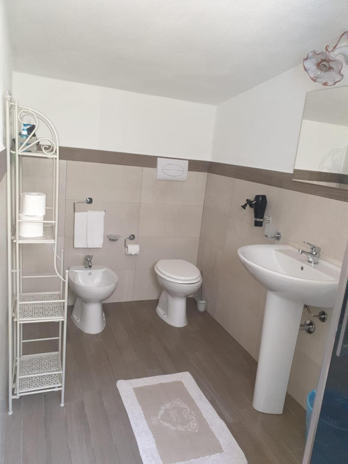 Double Room with Patio - Photo 2