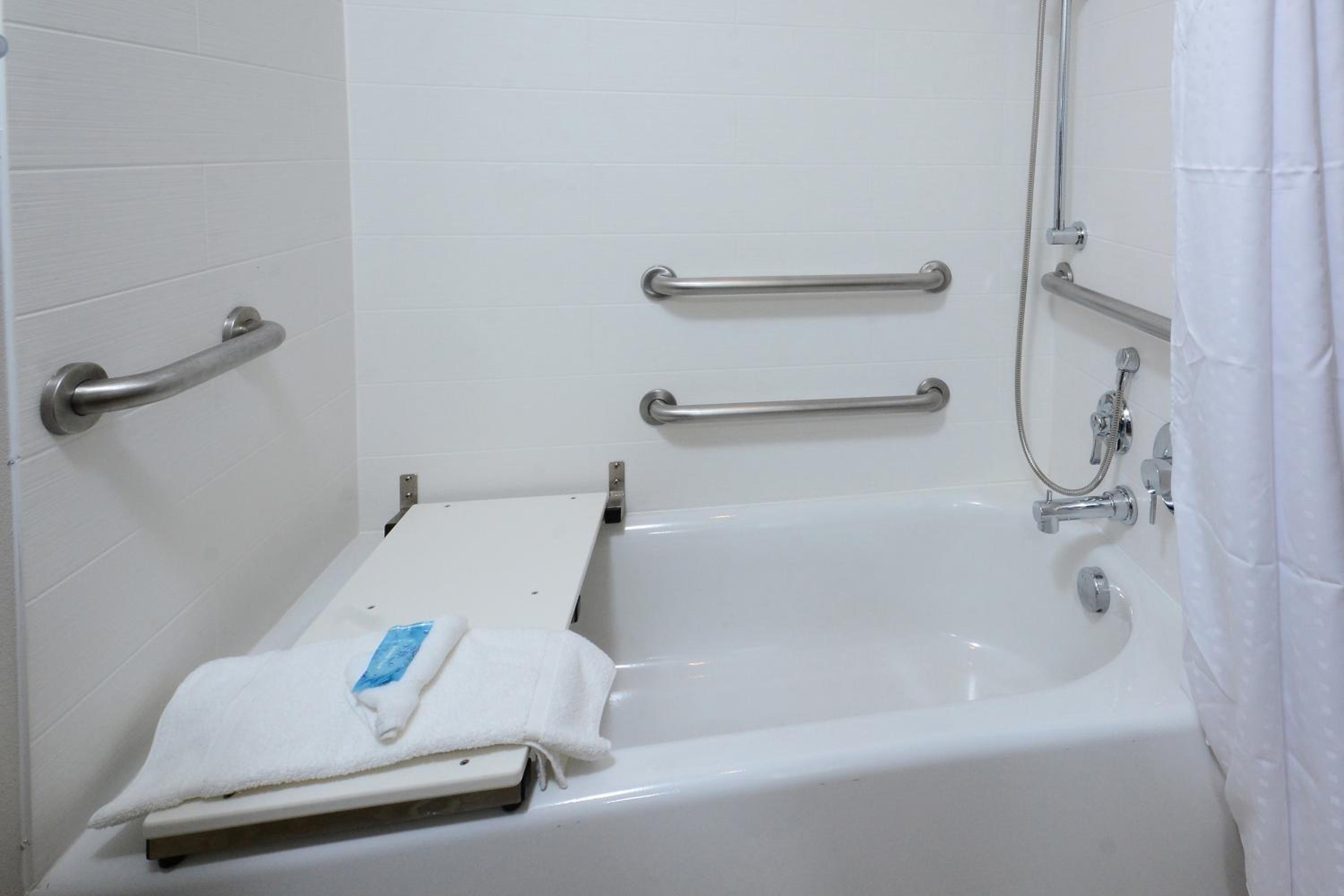 King Suite - Hearing Accessible/Non-Smoking - Photo 6