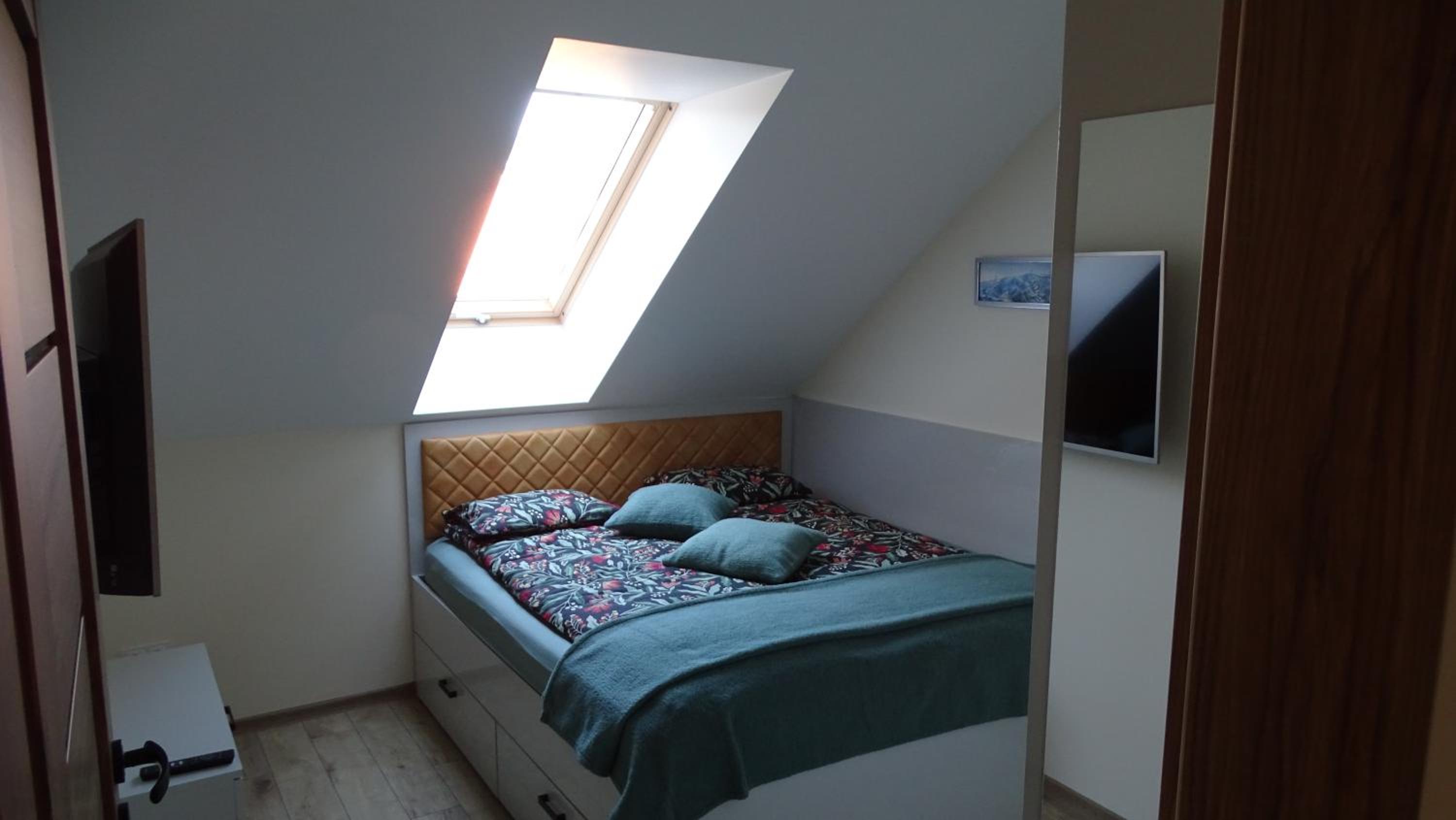One-Bedroom Apartment photo 2