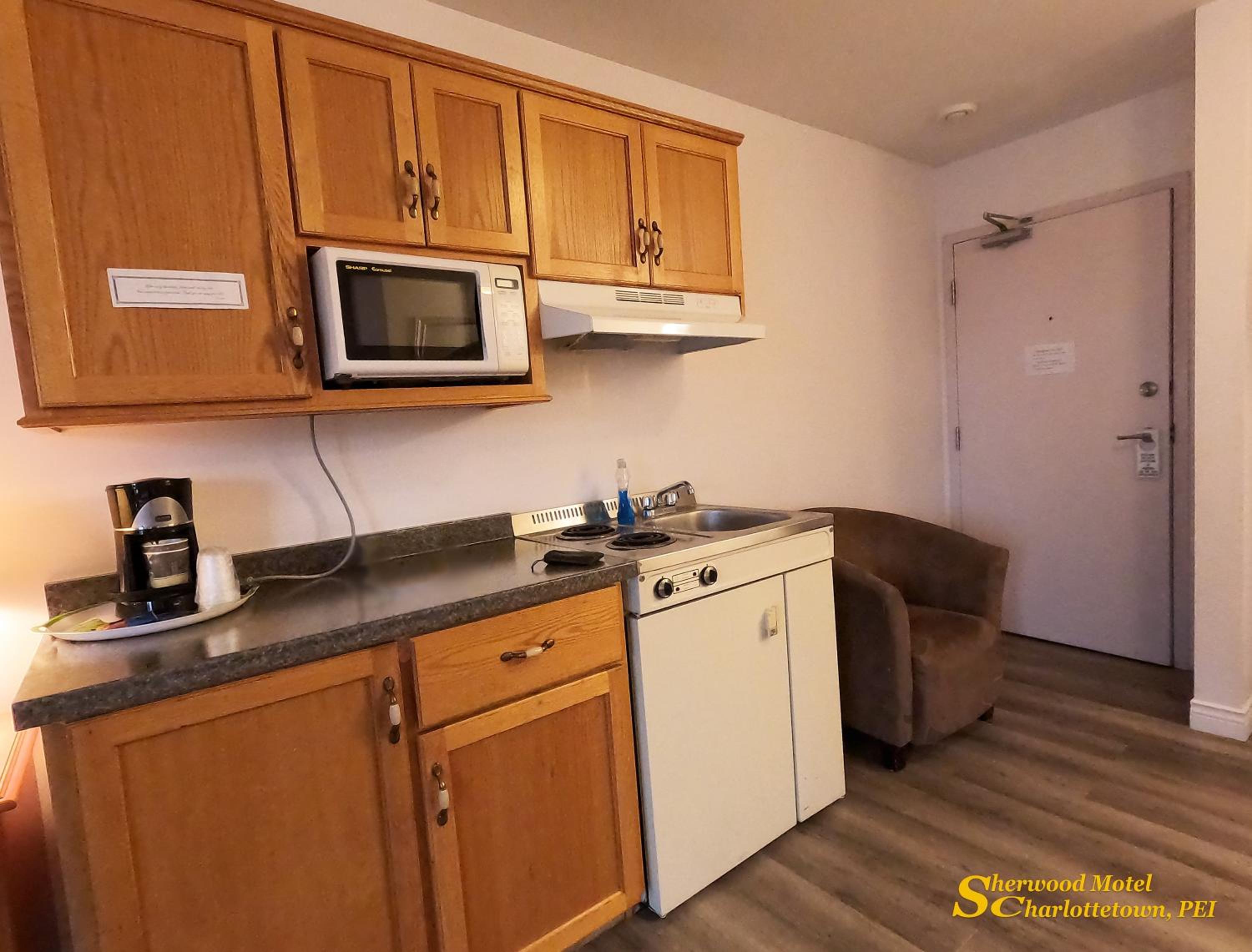 Queen Room with Two Queen Beds and Kitchen photo 2