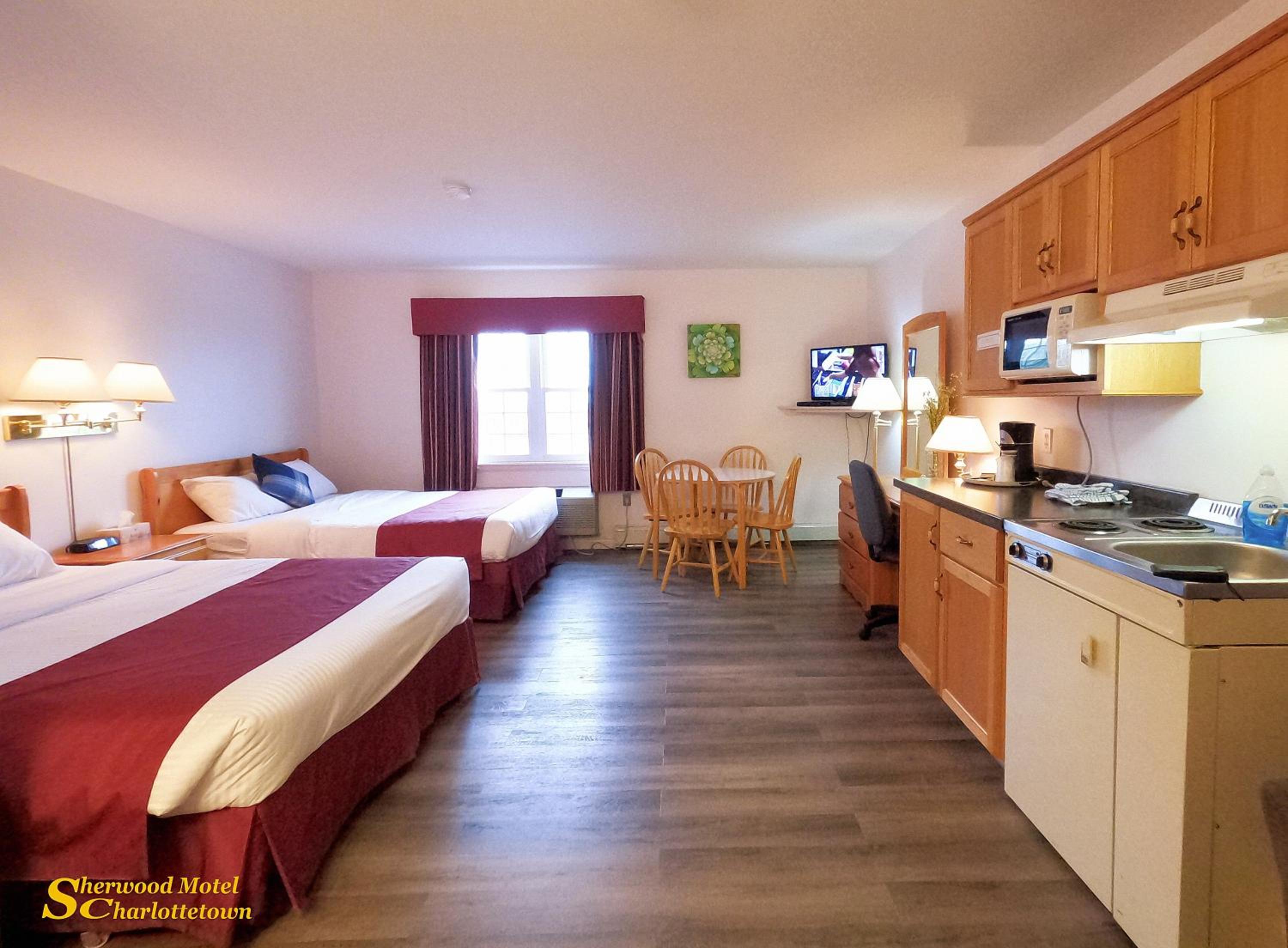 Queen Room with Two Queen Beds and Kitchen photo 3