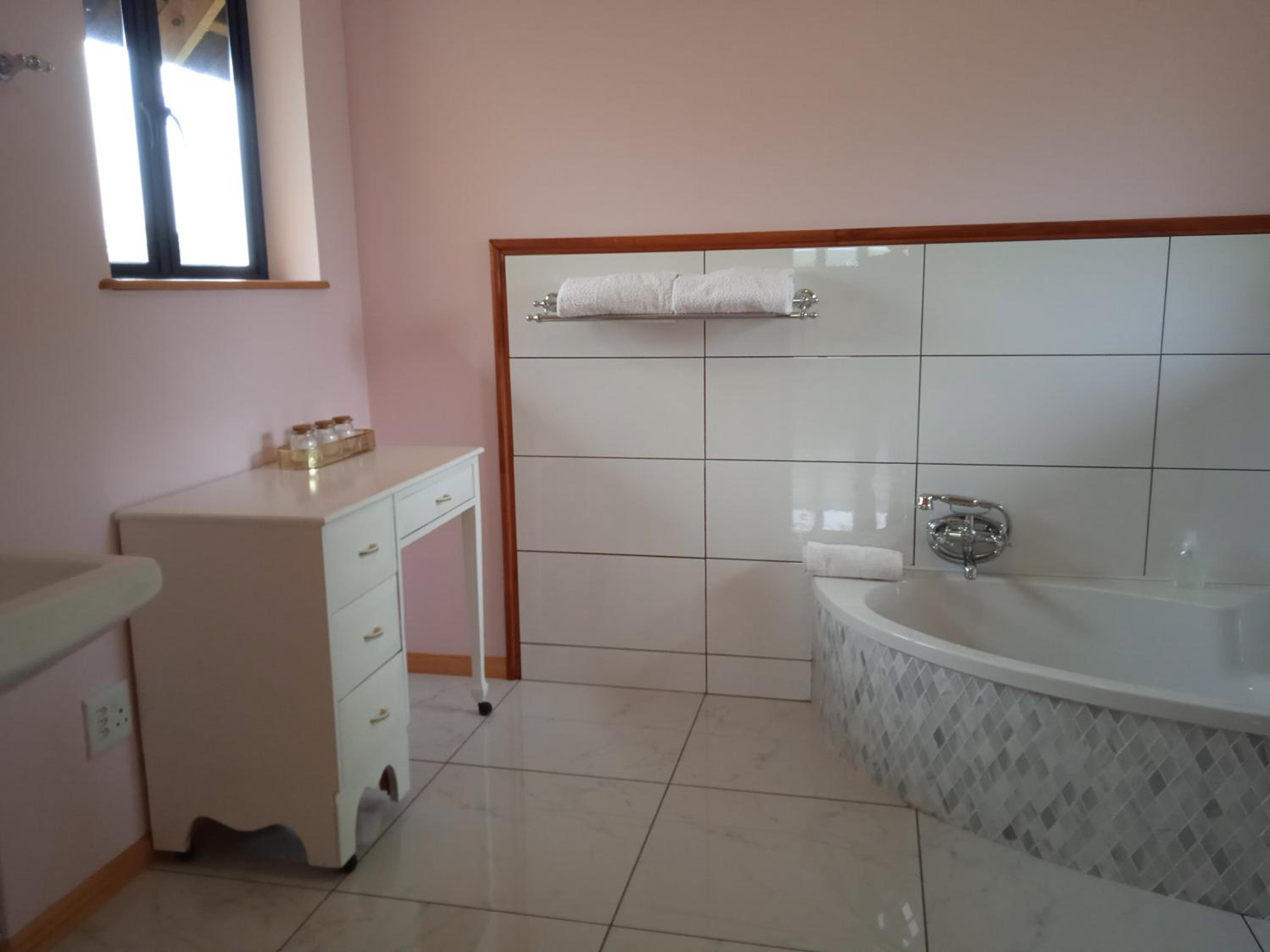 Two-Bedroom House - Photo 3