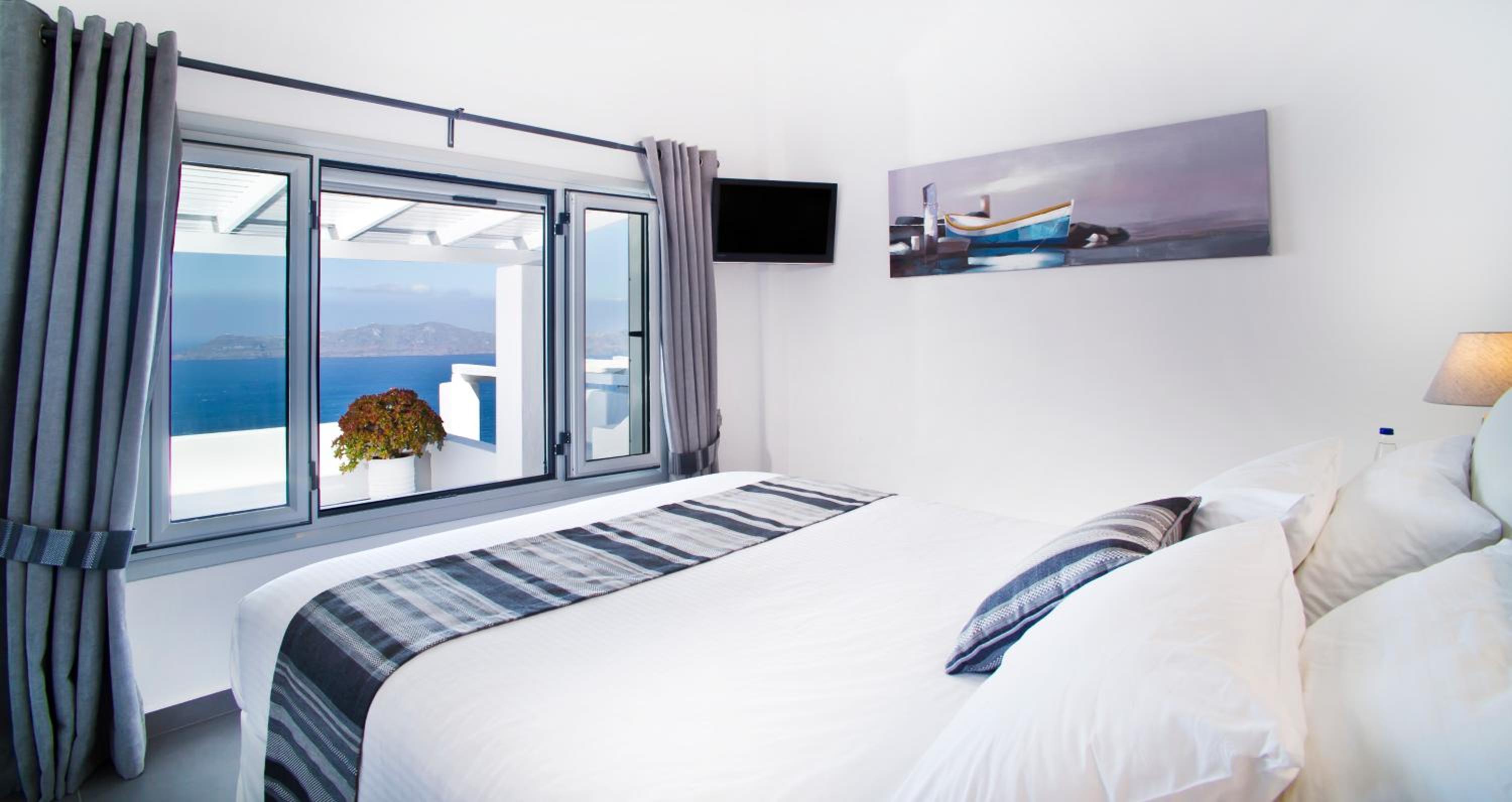 Junior Suite with Caldera View - Photo 4