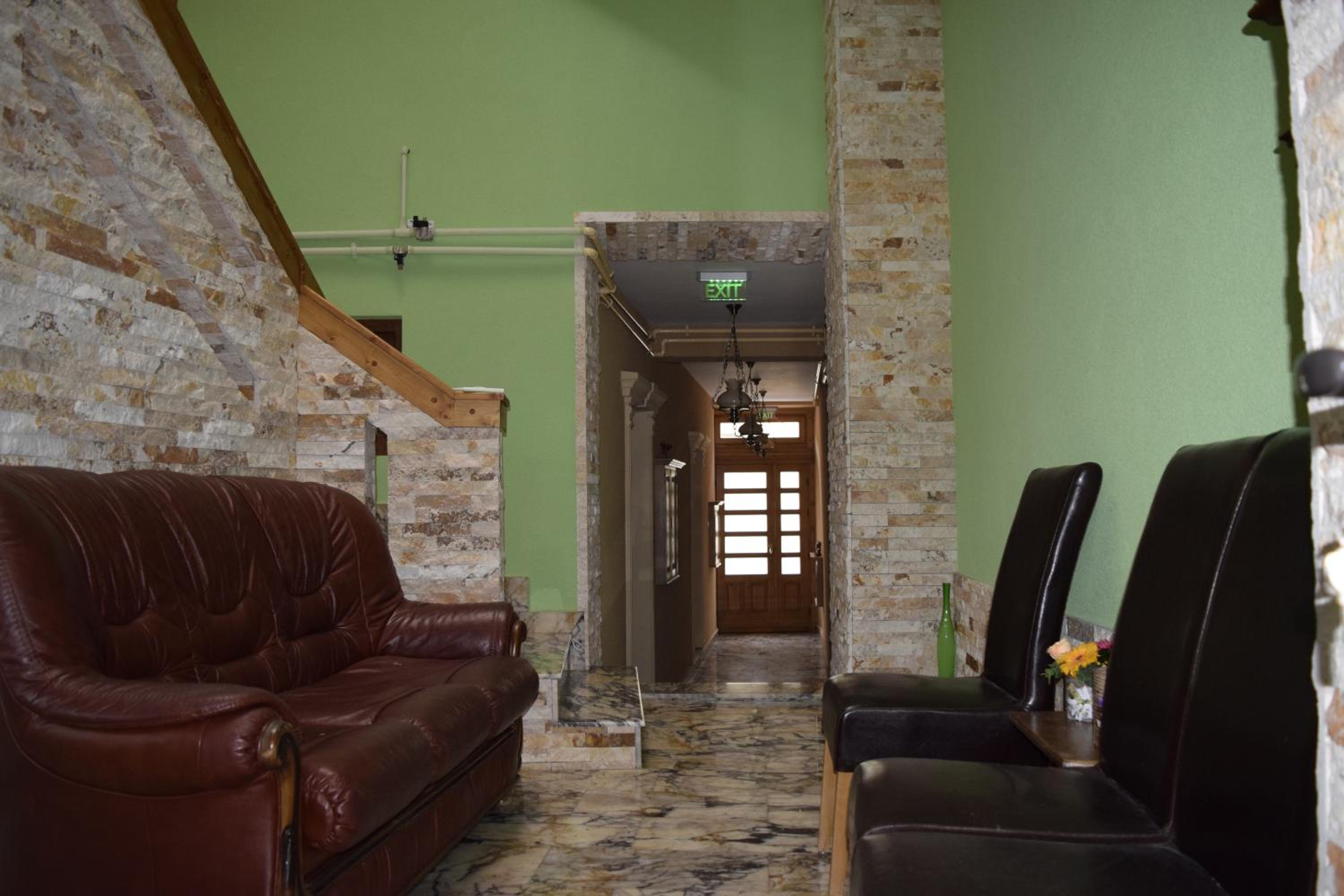 Villa - Photo 1
