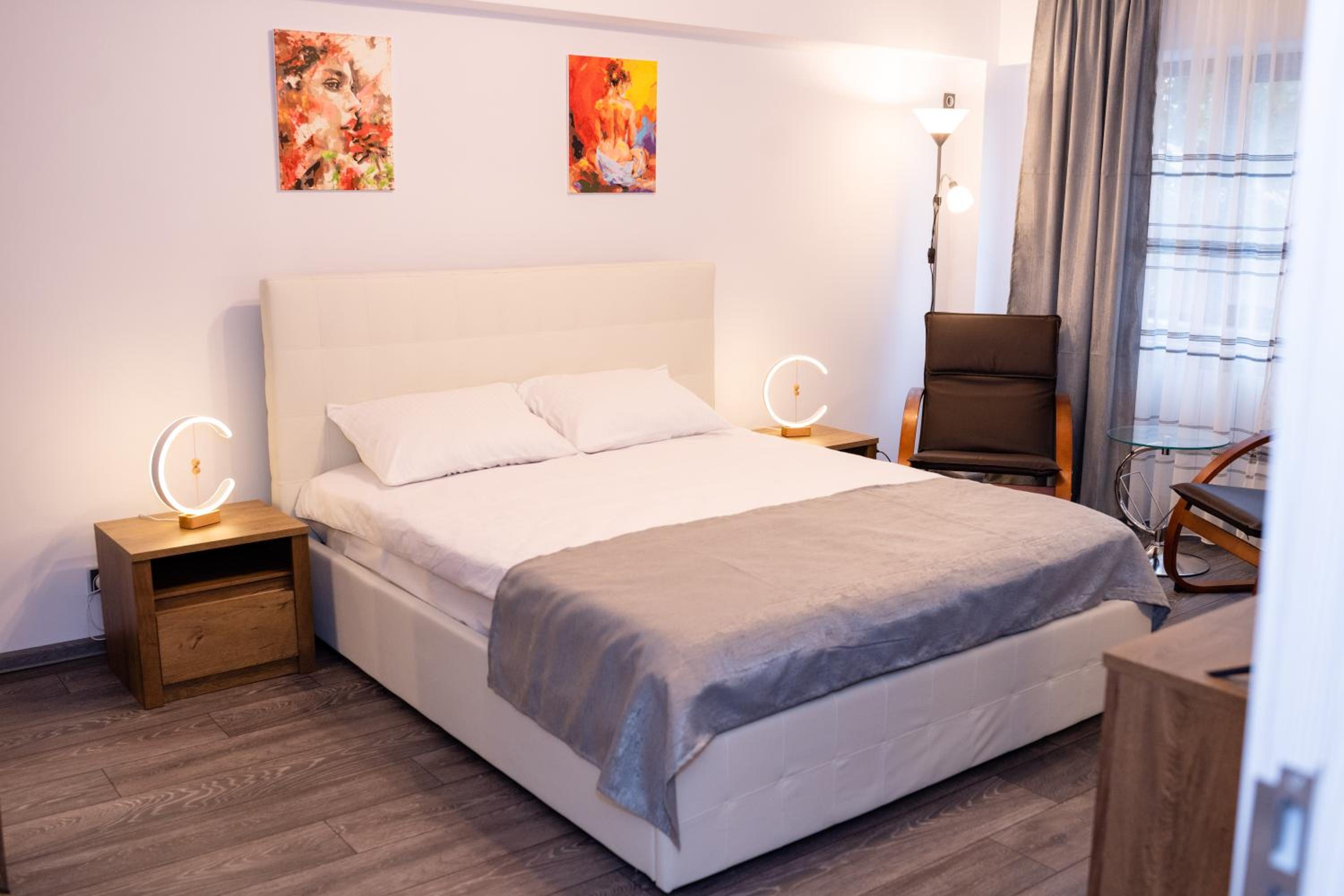 One-Bedroom Apartment - Photo 1