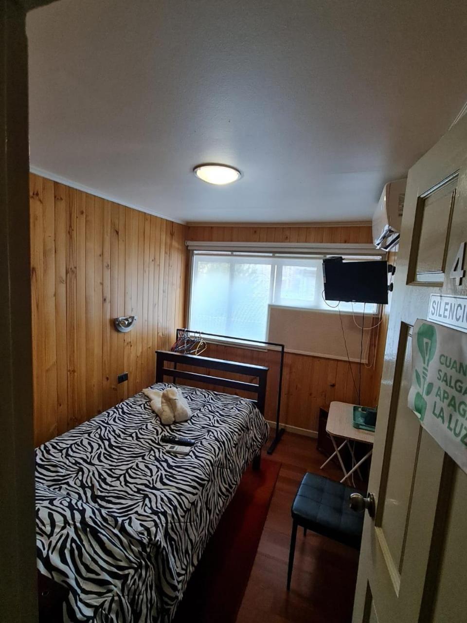 Single Room with Shared Bathroom photo 2