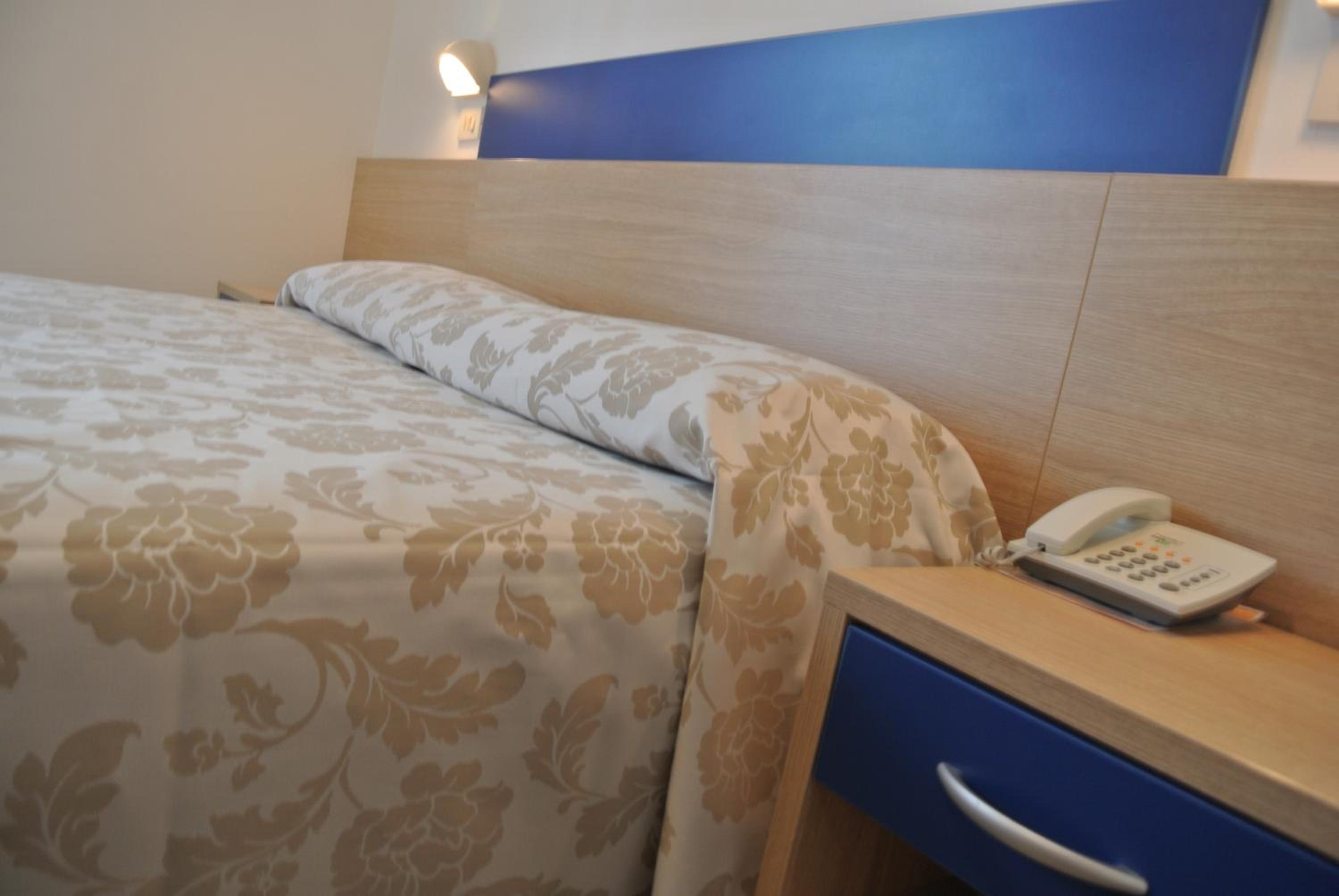 Comfort Double or Twin Room with Extra Bed - Photo 4