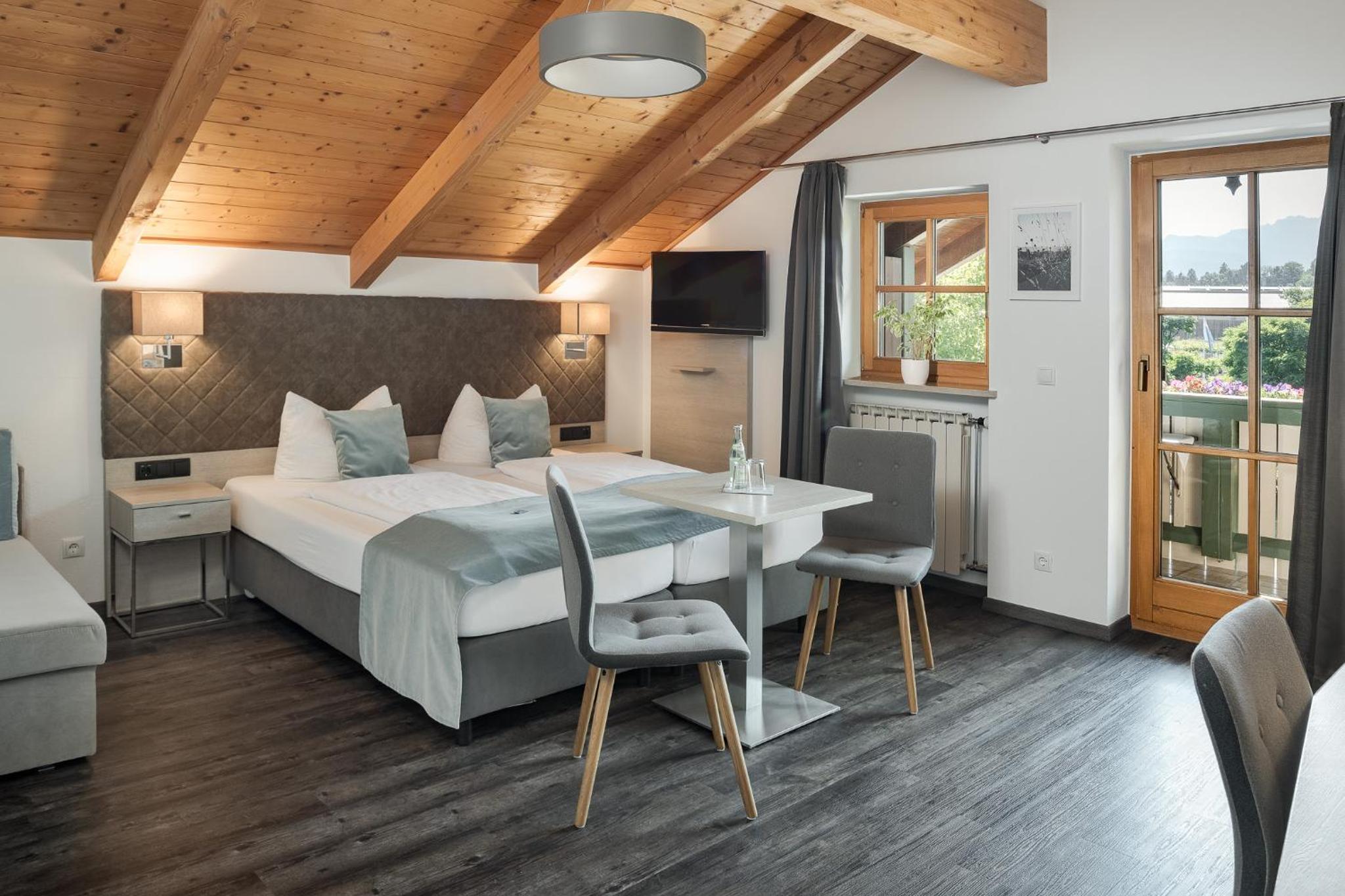 Double Room with Balcony - Photo 5