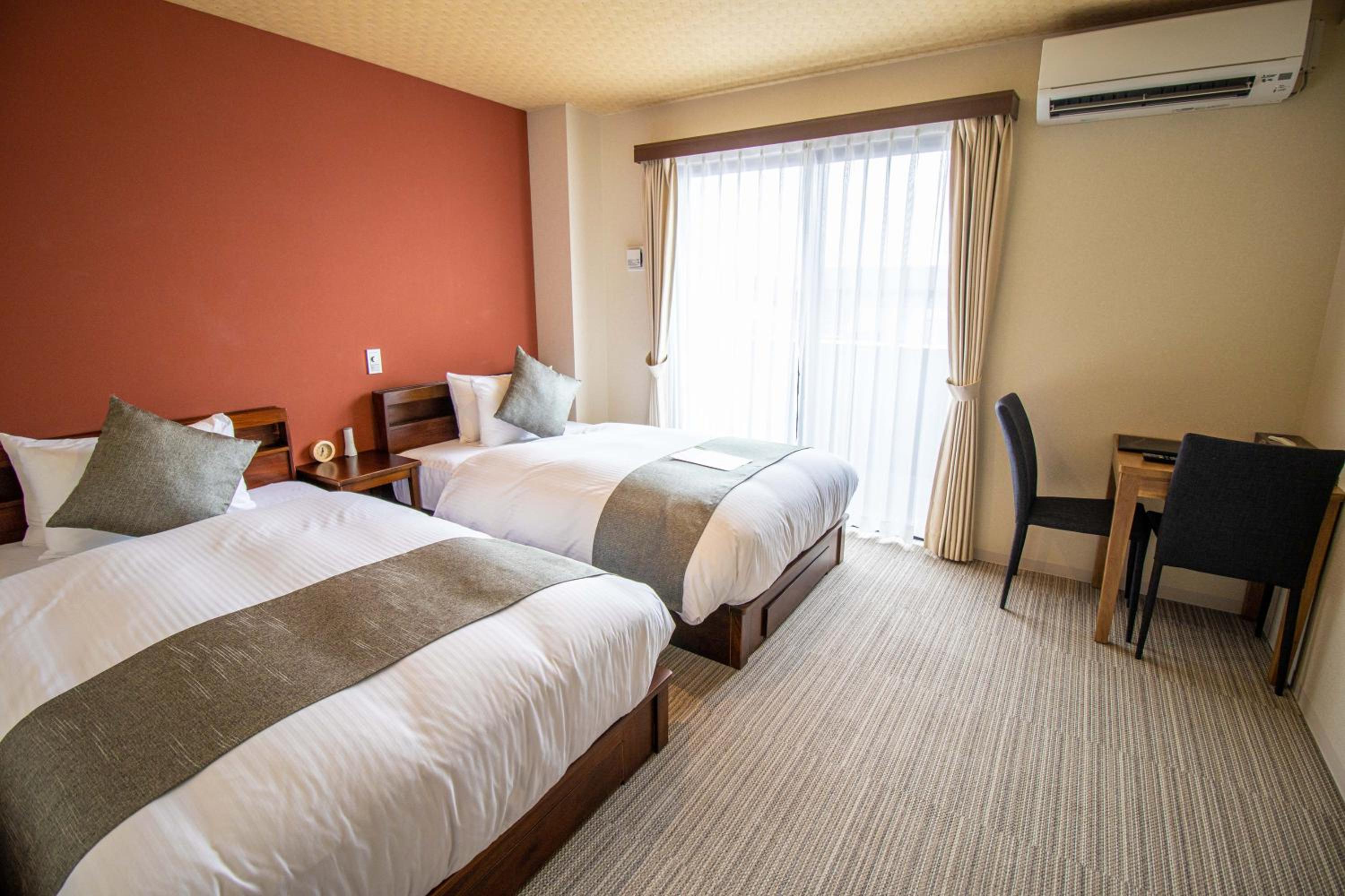 Large Twin Room photo 1