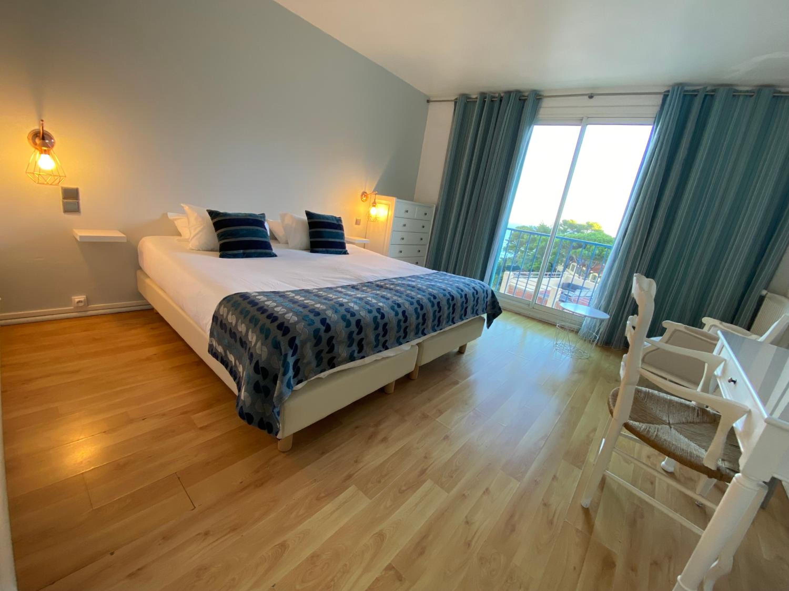 Double Room With Sea View - Photo 4