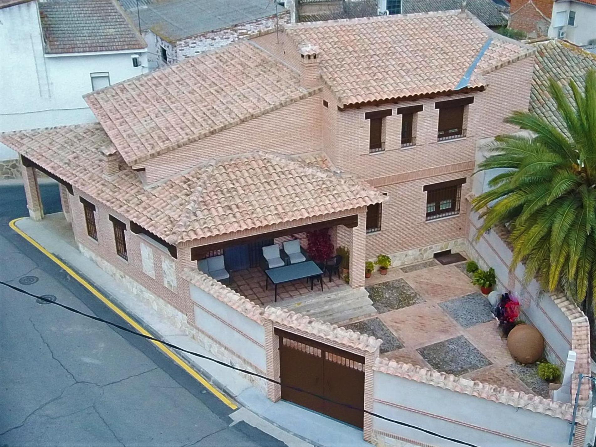 Four-Bedroom House photo 2