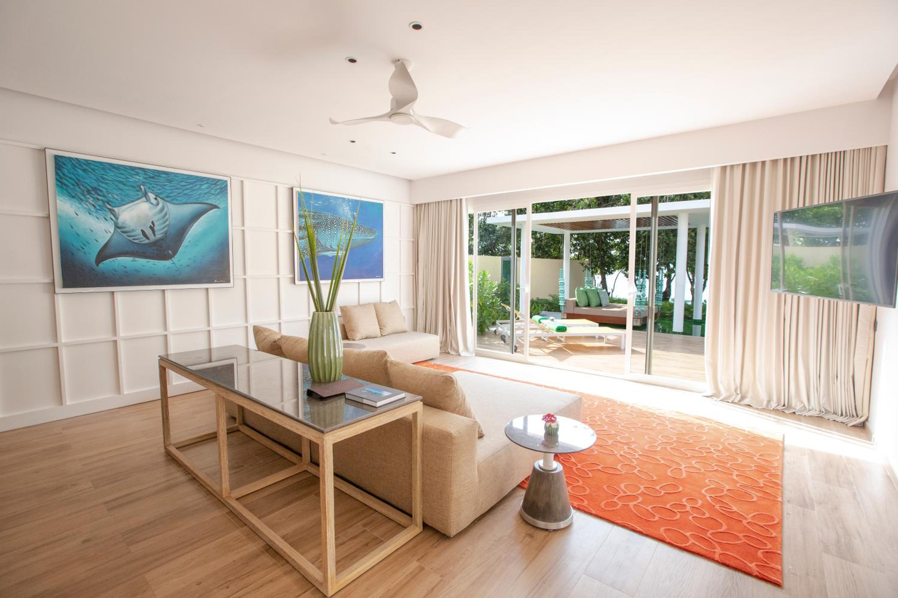Superior Beach Villa with Pool - Photo 4
