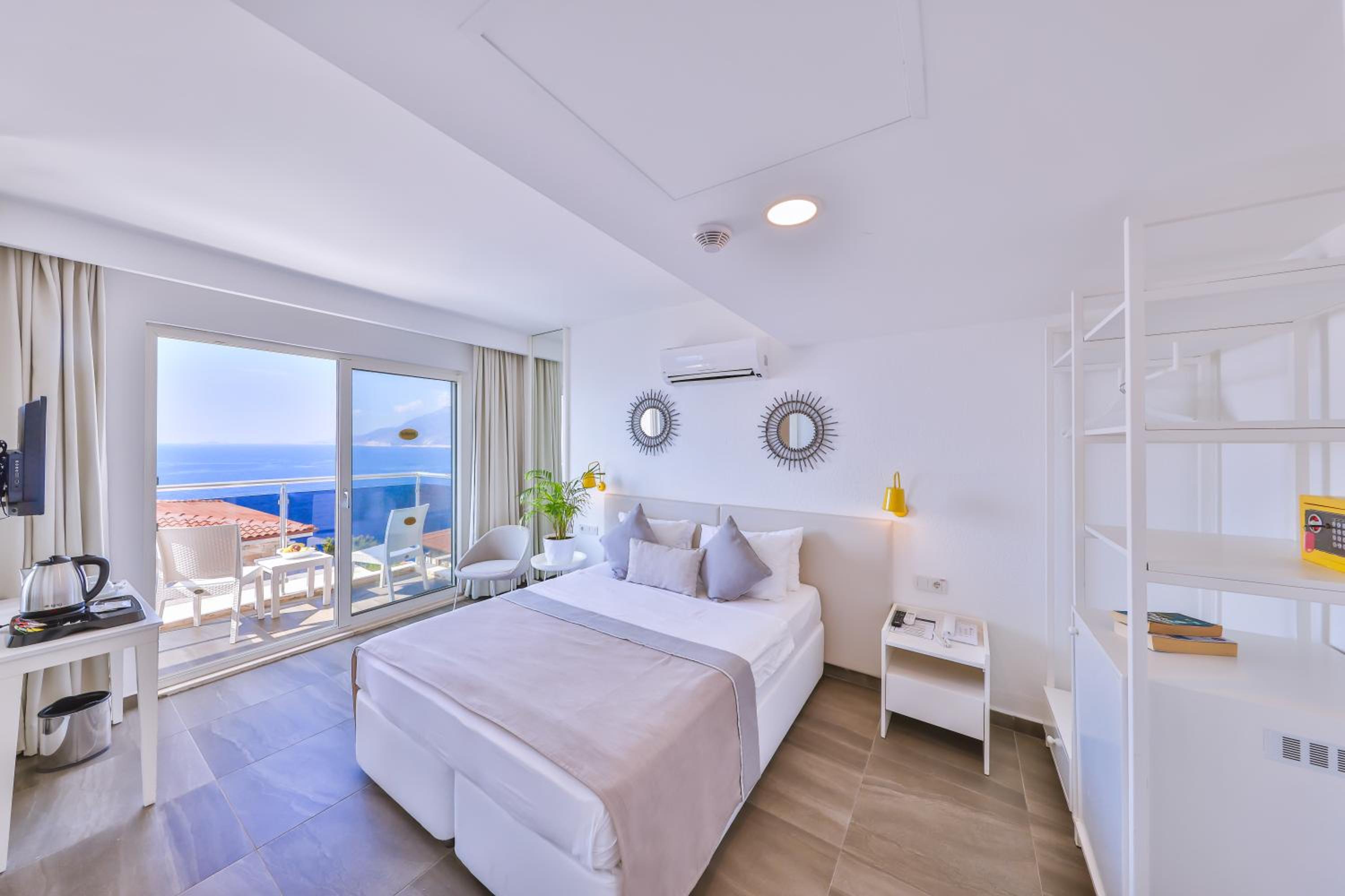 Deluxe Double Room with Sea View photo 3