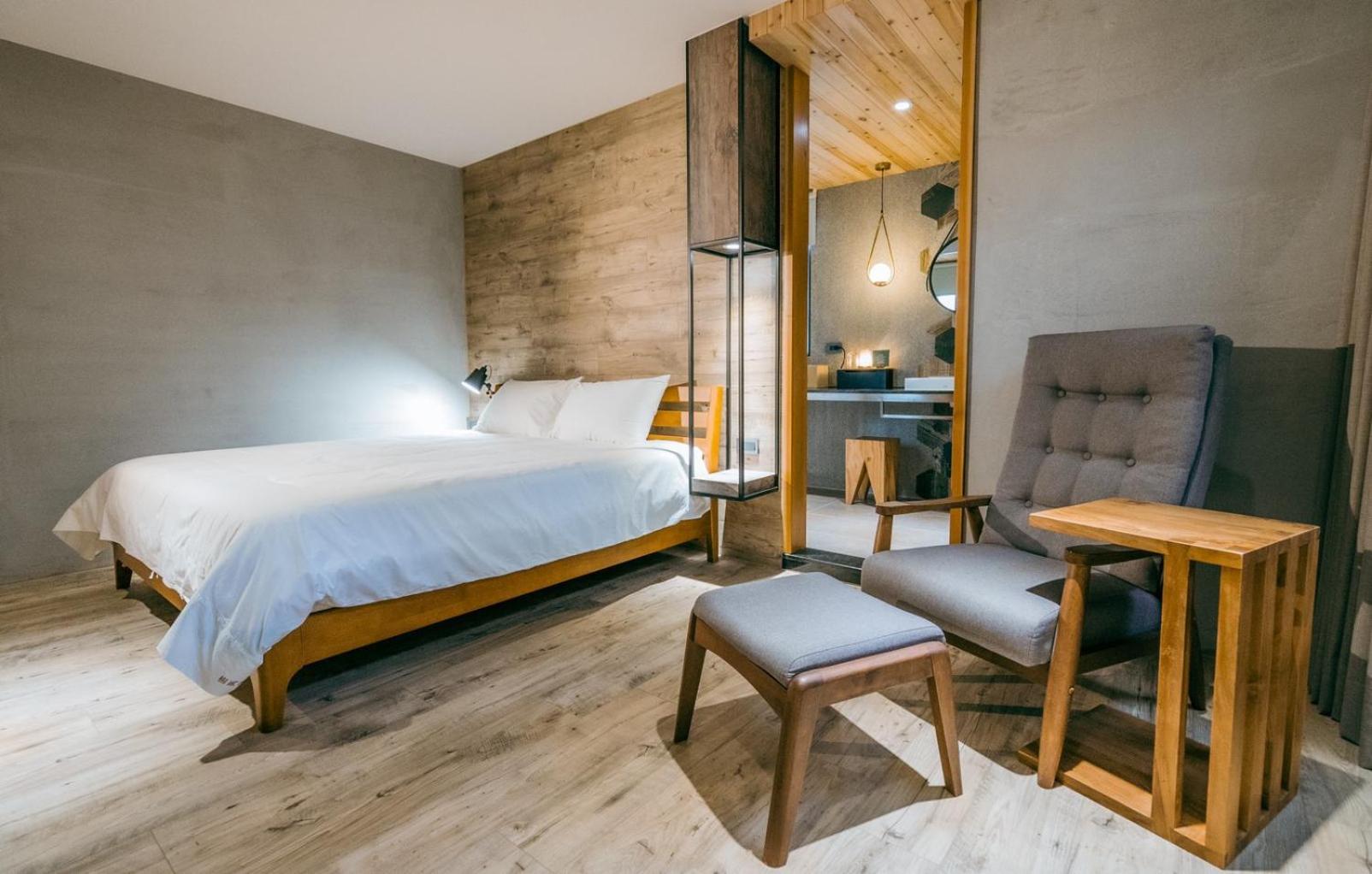 Deluxe Double Room with Balcony photo 1
