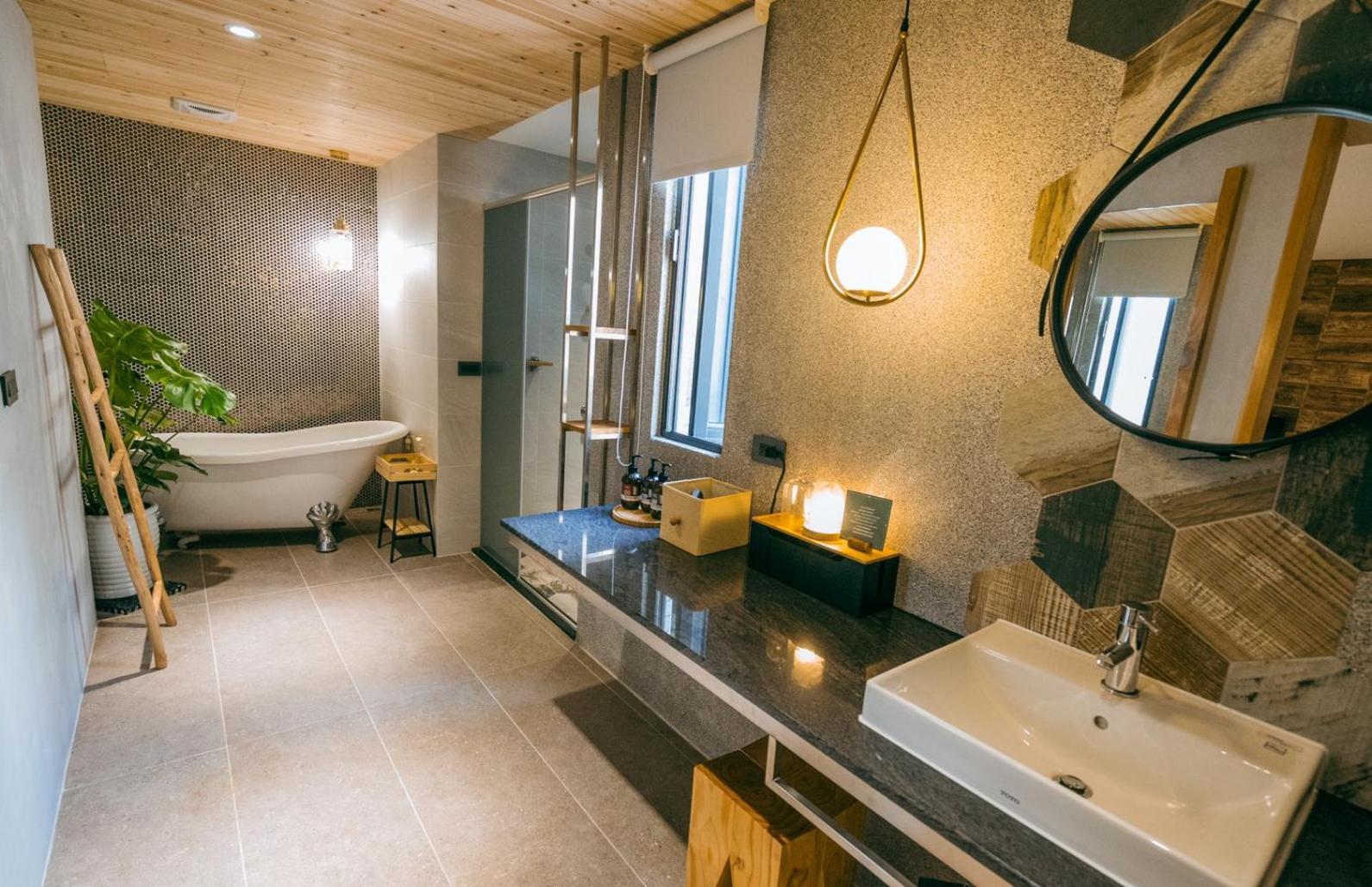 Deluxe Double Room with Balcony photo 2