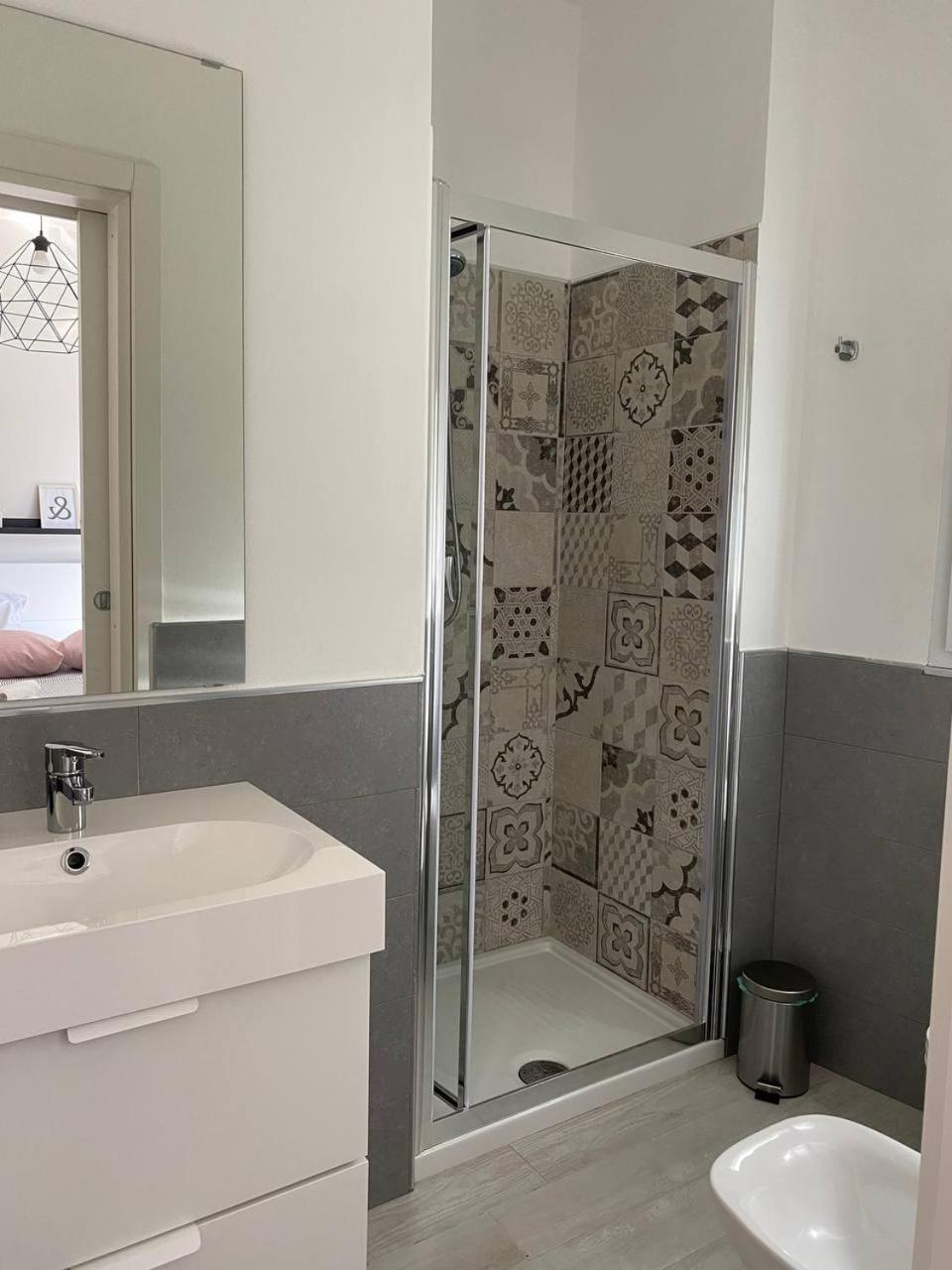 Double Room with Private Bathroom - Photo 5