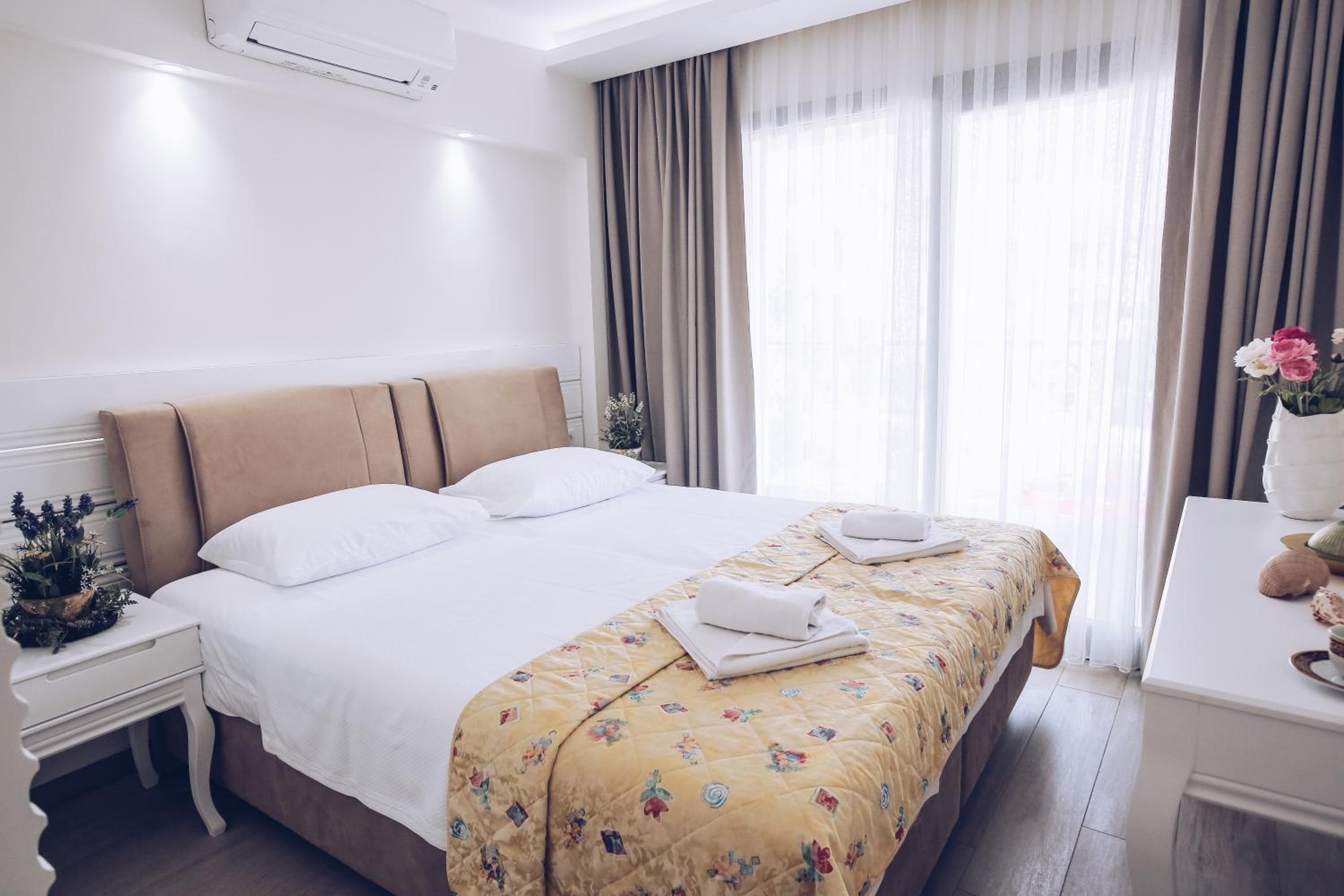 Suite with Balcony - Photo 5