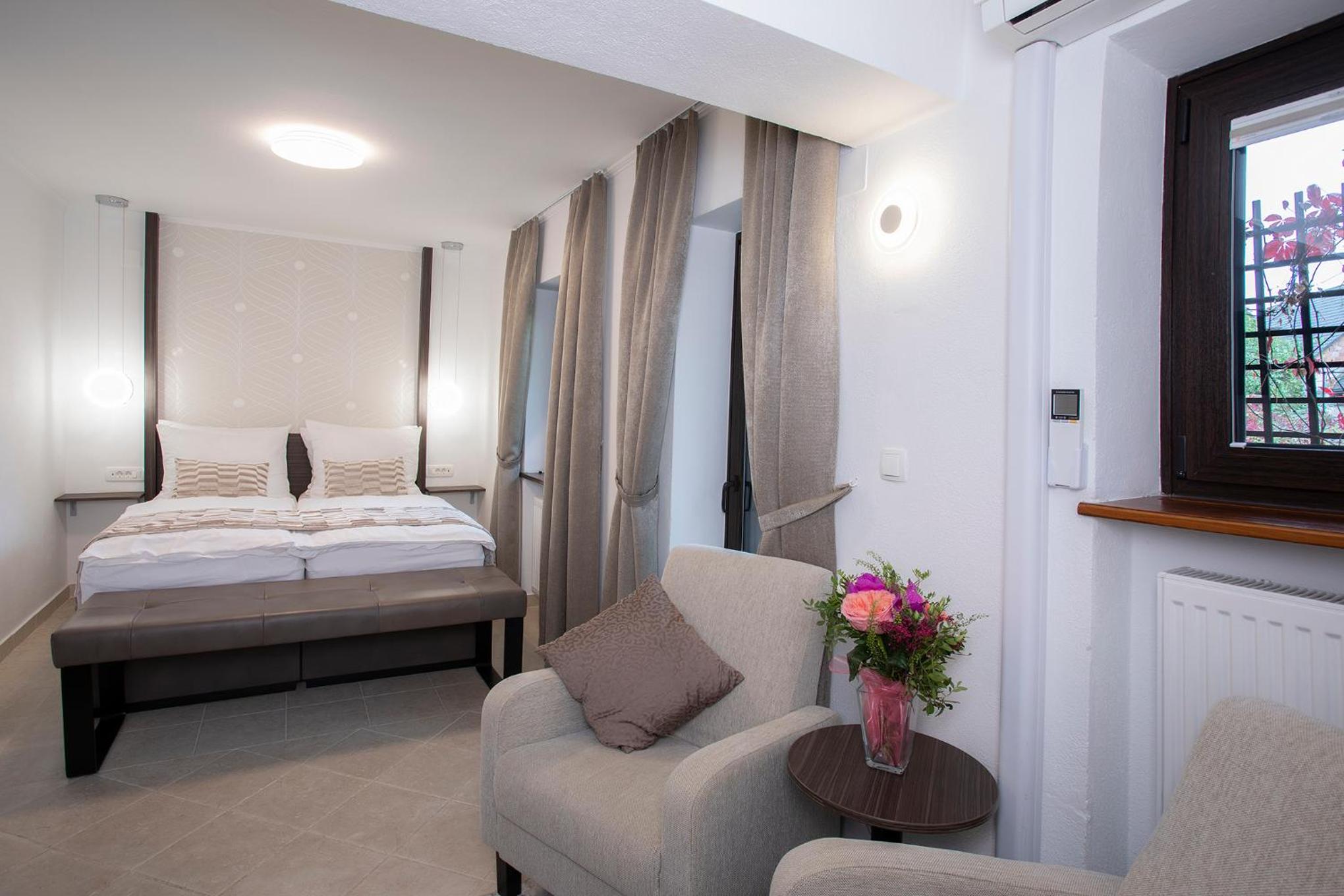 Standard Double Room with Balcony - Photo 1