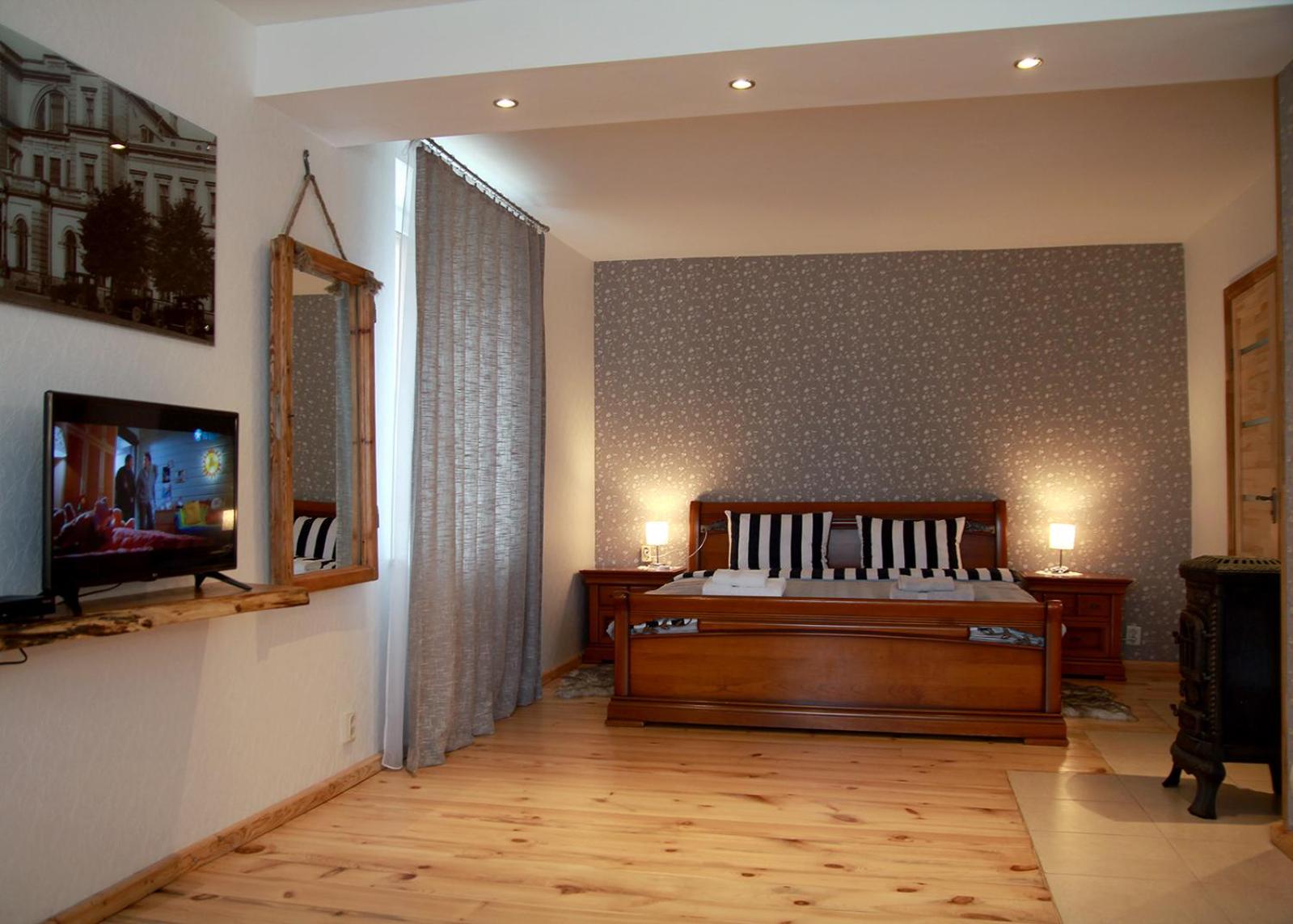 One-Bedroom Apartment - Photo 1