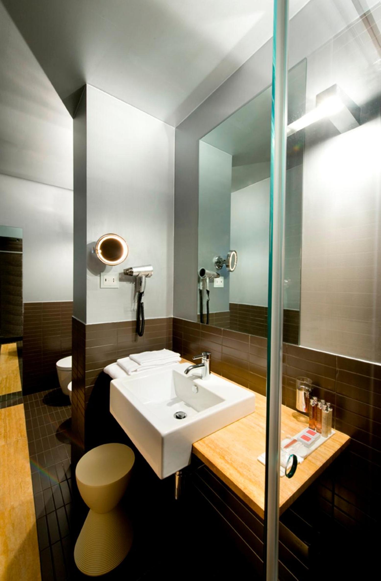 Deluxe Single Room with Small Double Bed photo 2